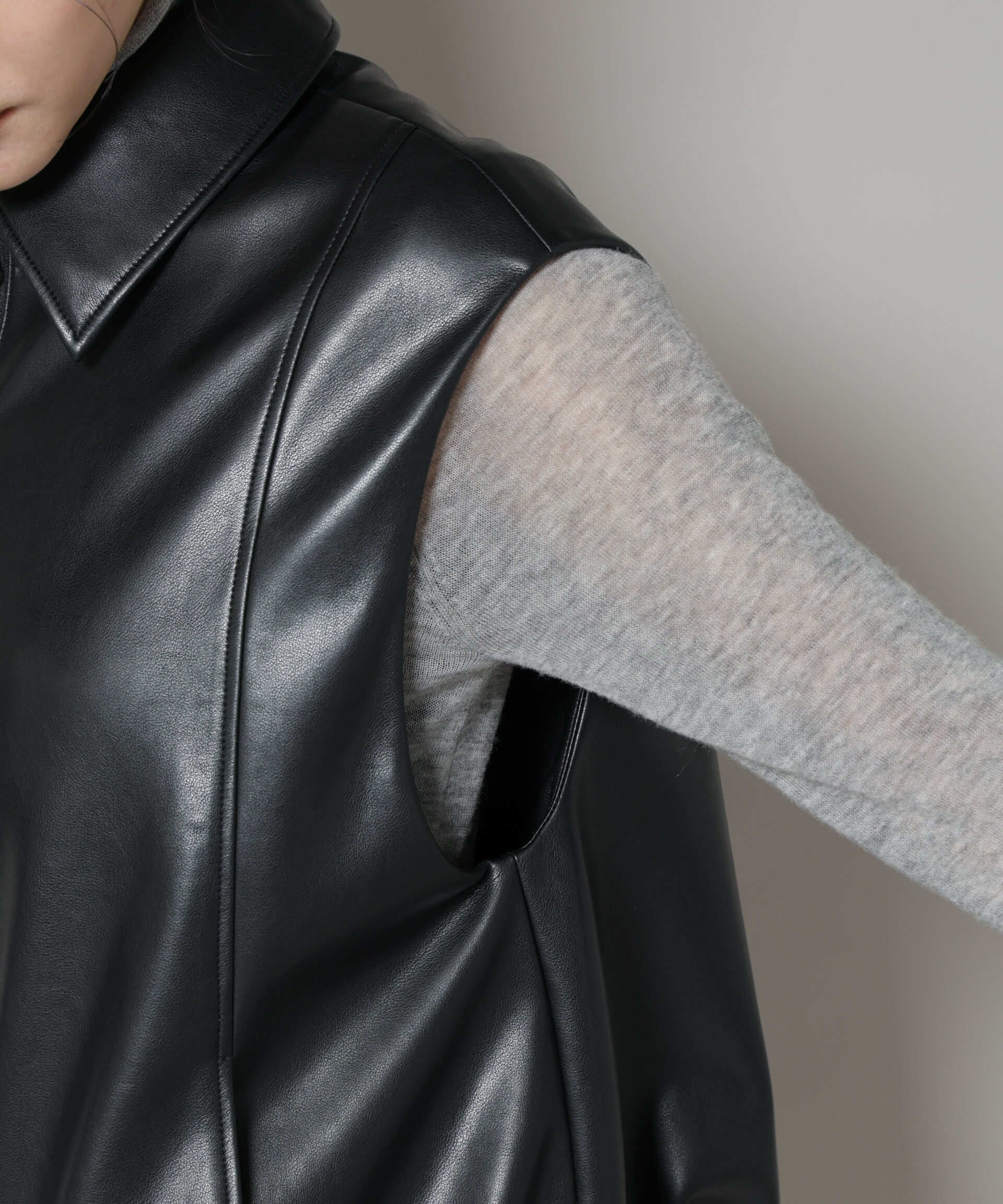  「フェイクレザードロストヘムベスト」|ベスト・ジレ|