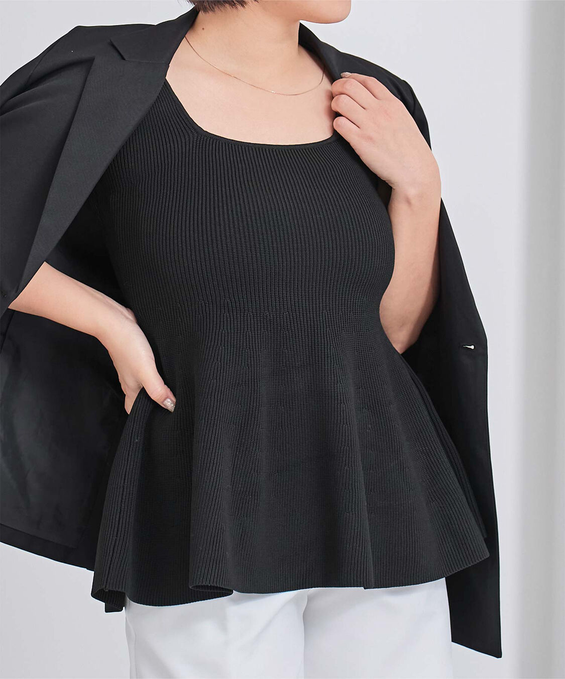 ur's「前後2wayスポンディッシュスクエアネックペプラムニット」|ニット・セーター|