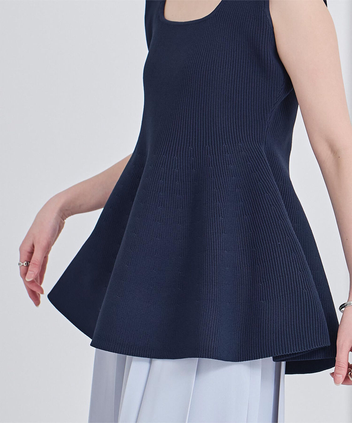 ur's「前後2wayスポンディッシュスクエアネックペプラムニット」|ニット・セーター|