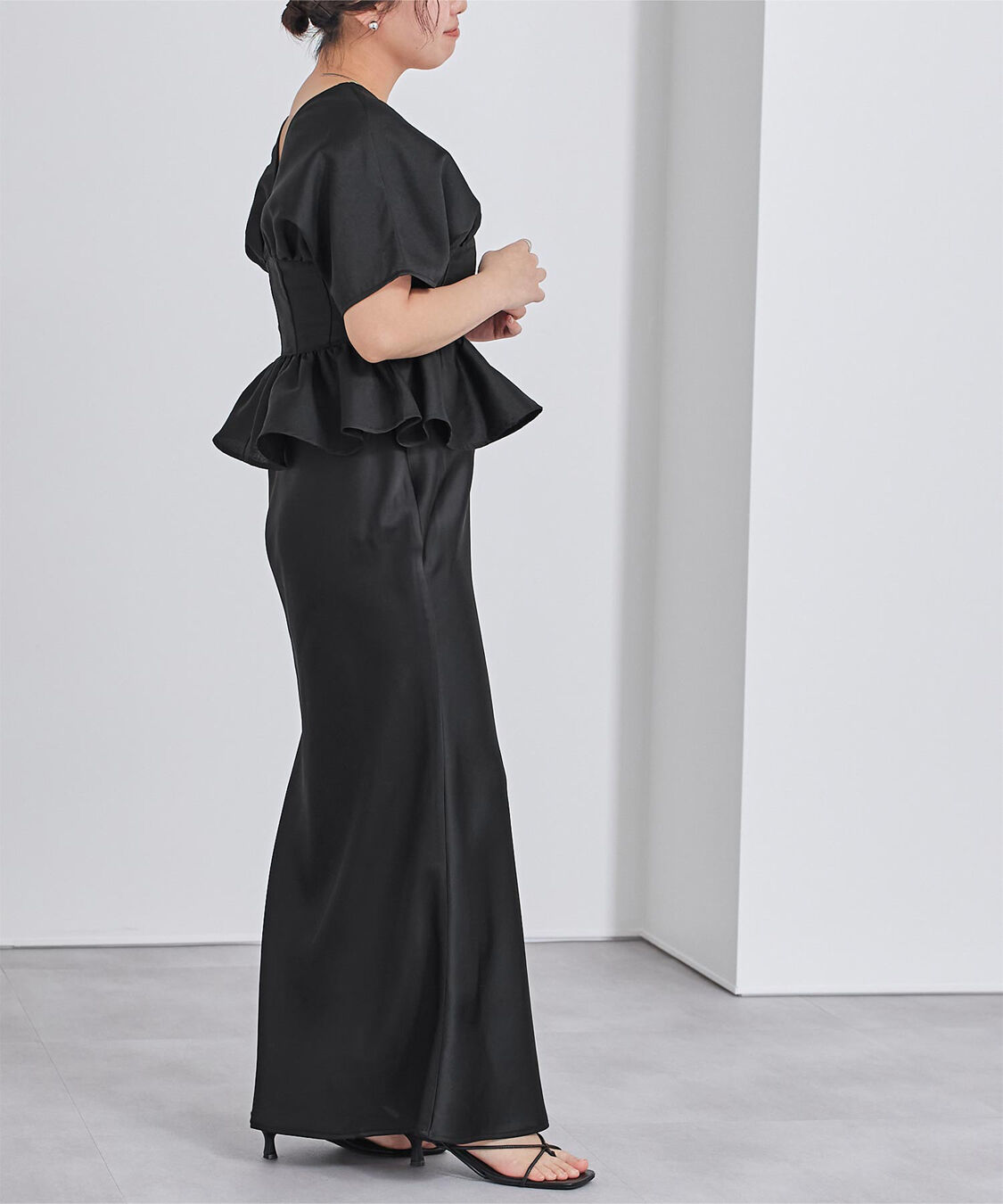 ur's「ﾃﾞｨｰﾌﾟVﾈｯｸｸﾛｯﾌﾟﾄﾞﾌﾘﾙﾄｯﾌﾟｽ」|Tシャツ・カットソー|