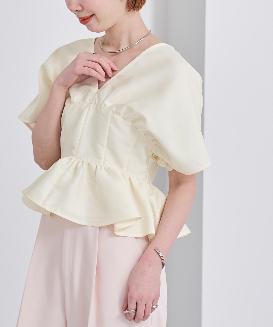 ur's「ﾃﾞｨｰﾌﾟVﾈｯｸｸﾛｯﾌﾟﾄﾞﾌﾘﾙﾄｯﾌﾟｽ」|Tシャツ・カットソー|