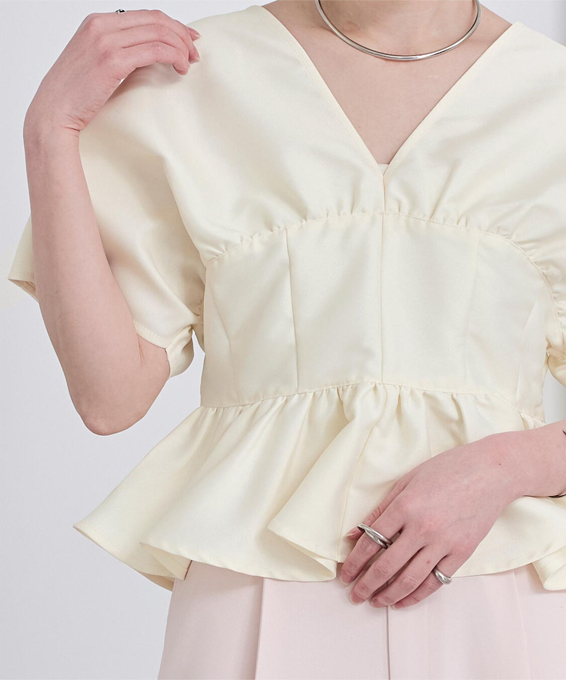 ur's「ﾃﾞｨｰﾌﾟVﾈｯｸｸﾛｯﾌﾟﾄﾞﾌﾘﾙﾄｯﾌﾟｽ」|Tシャツ・カットソー|