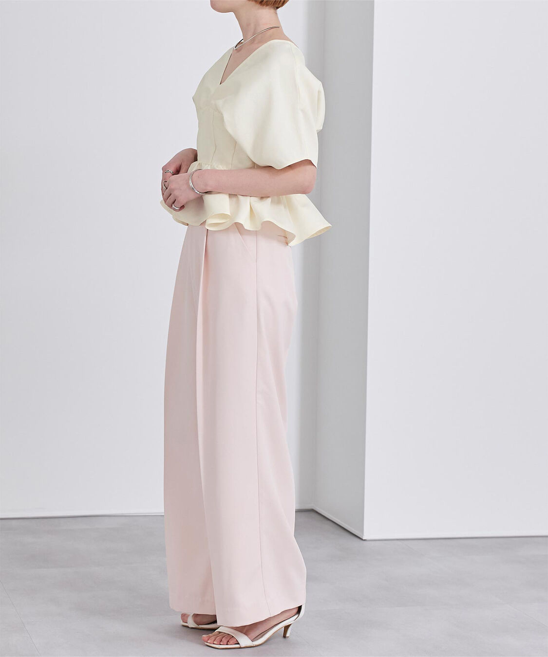 ur's「ﾃﾞｨｰﾌﾟVﾈｯｸｸﾛｯﾌﾟﾄﾞﾌﾘﾙﾄｯﾌﾟｽ」|Tシャツ・カットソー|