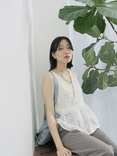 Samansa Mos2 blue「カットワークレースベスト」|シャツ・ブラウス|