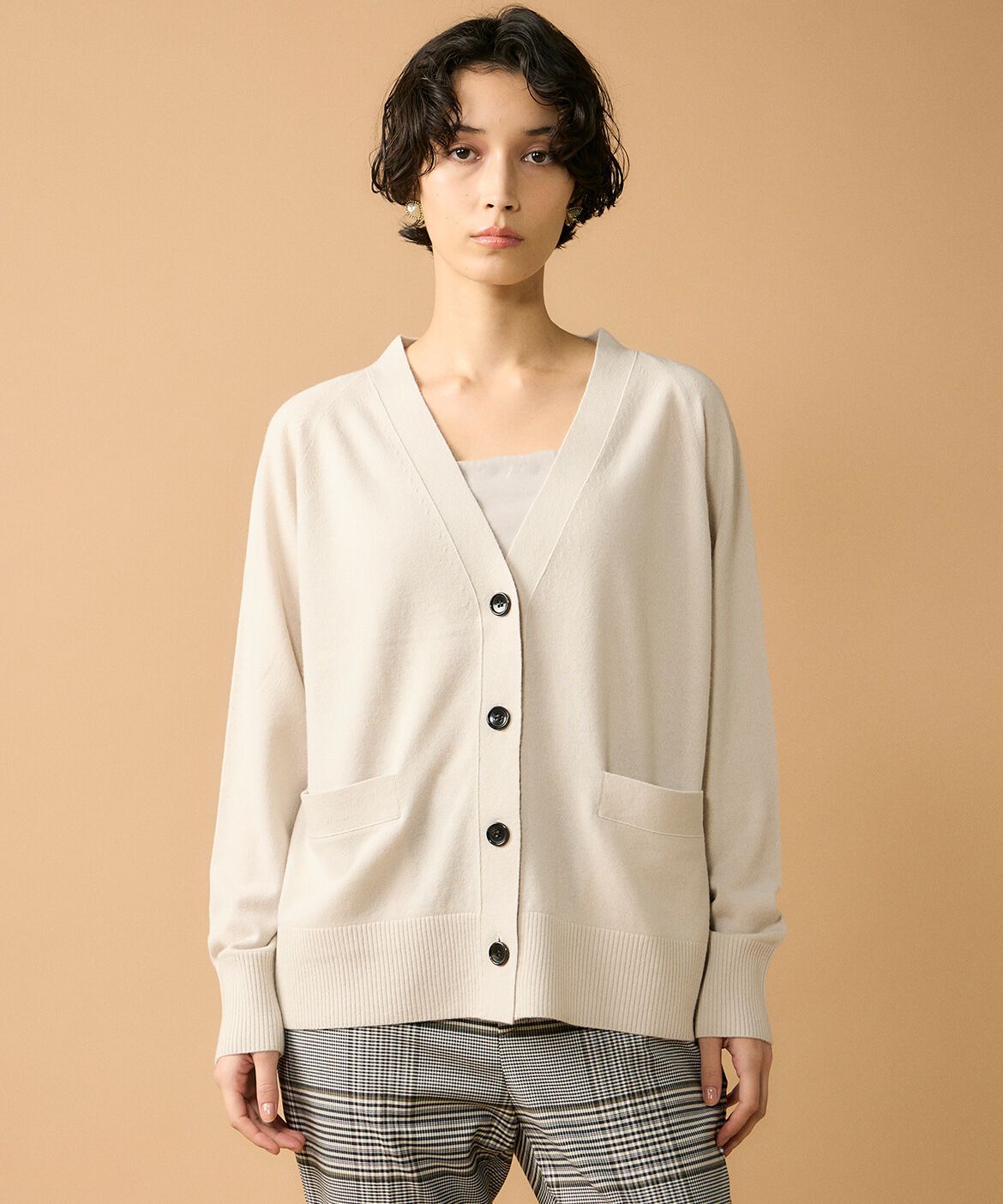 INED「Vネックカーディガン」|カーディガン|グレーベージ 3