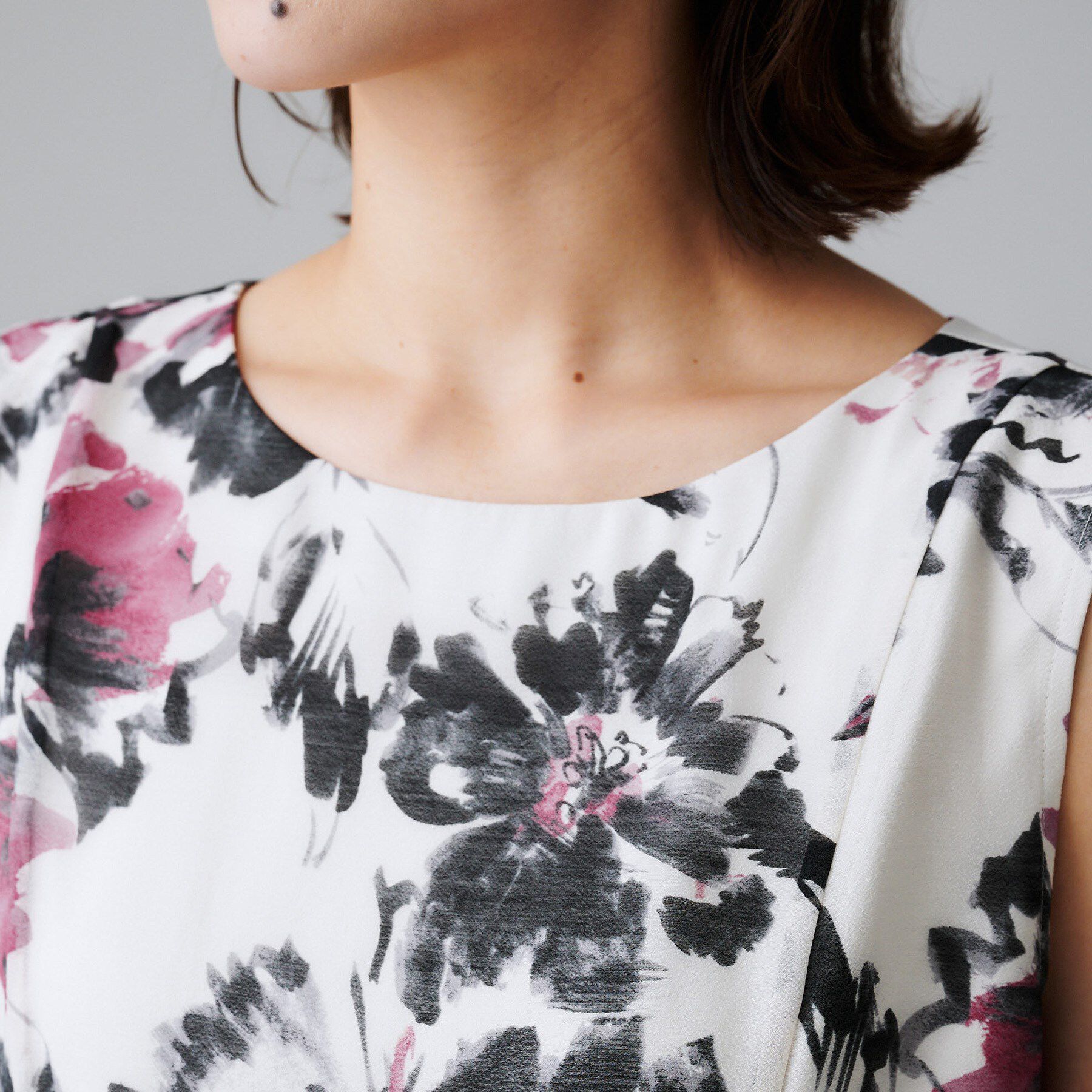 UNTITLED「【シアー/エレガント/花柄/夏ワンピ】ペイントフラワーワンピース」|ワンピース|