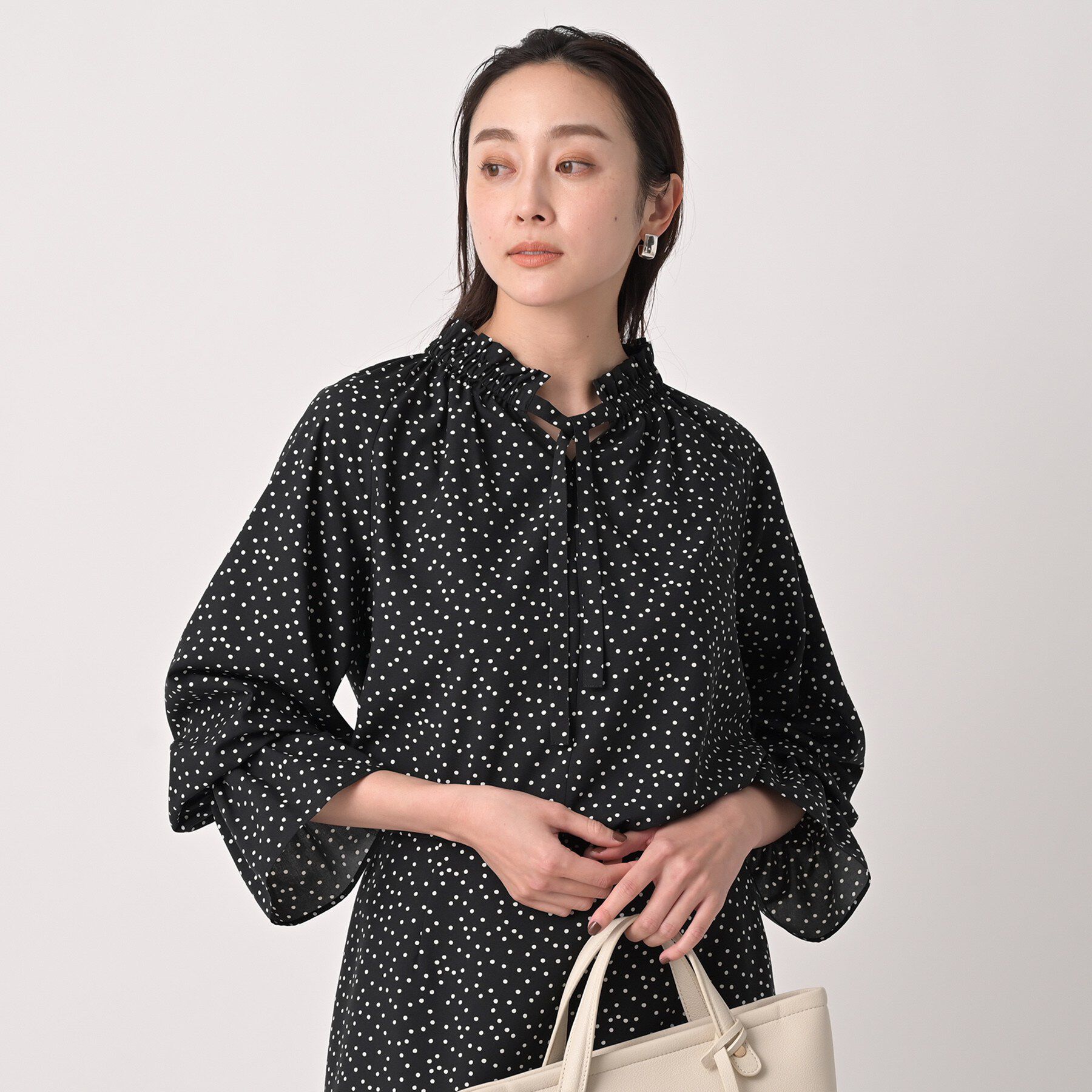 UNTITLED「ランダムドットブラウス」|シャツ・ブラウス|