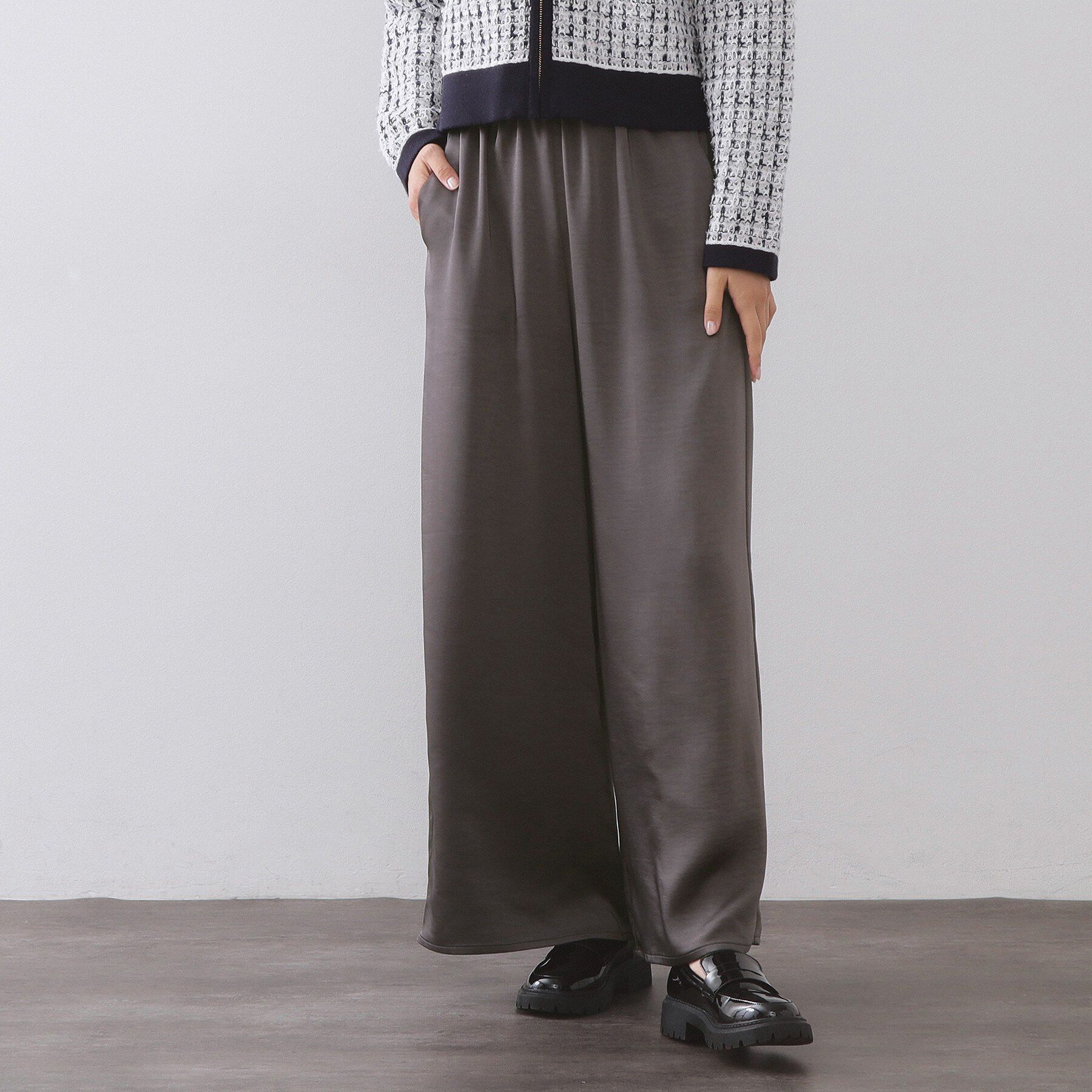 OPAQUE.CLIP「サテンイージーワイドパンツ【洗濯機OK】」|その他|チャコールグレー(0