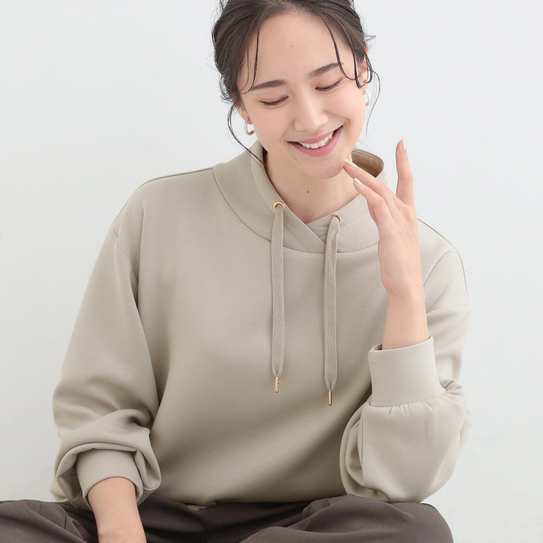 SHOO･LA･RUE「【S-LL】なめらかタッチ もちさら ニュアンス襟トップス」|Tシャツ・カットソー|グレージュ(050)