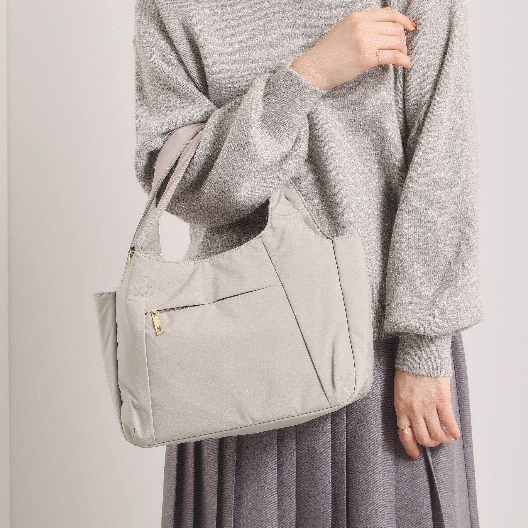 ITS&rsquo;DEMO「【8ポケット】ふんわり軽量撥水2WAYトート」|トートバッグ|グレージュ(050)