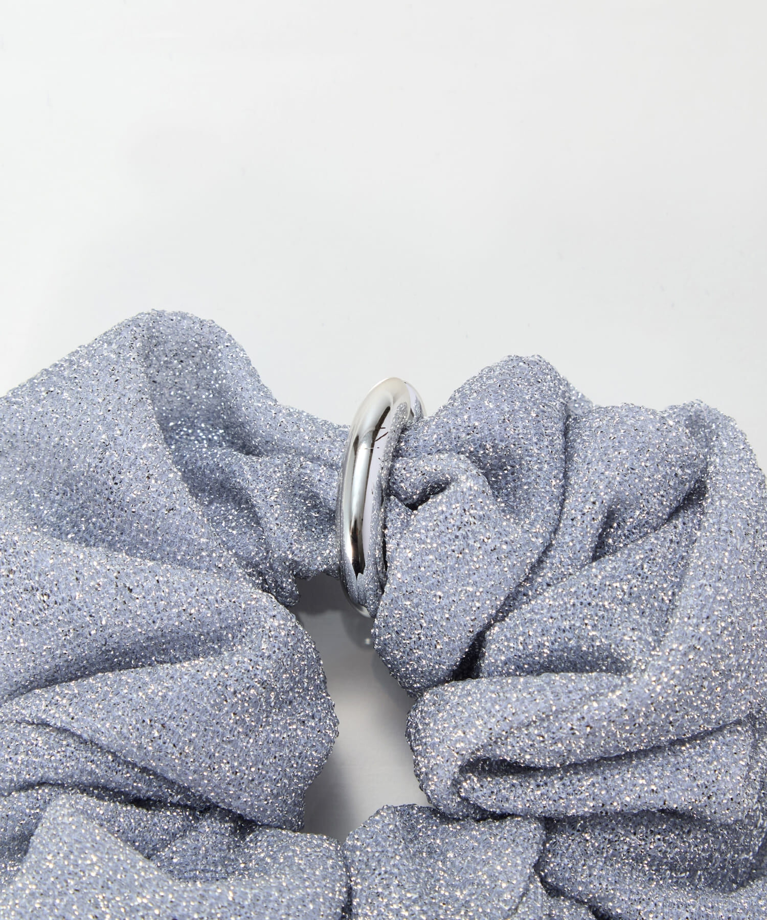 Phoebe「メタルグリッターシュシュ　ライトグレー」|ヘアゴム・シュシュ|