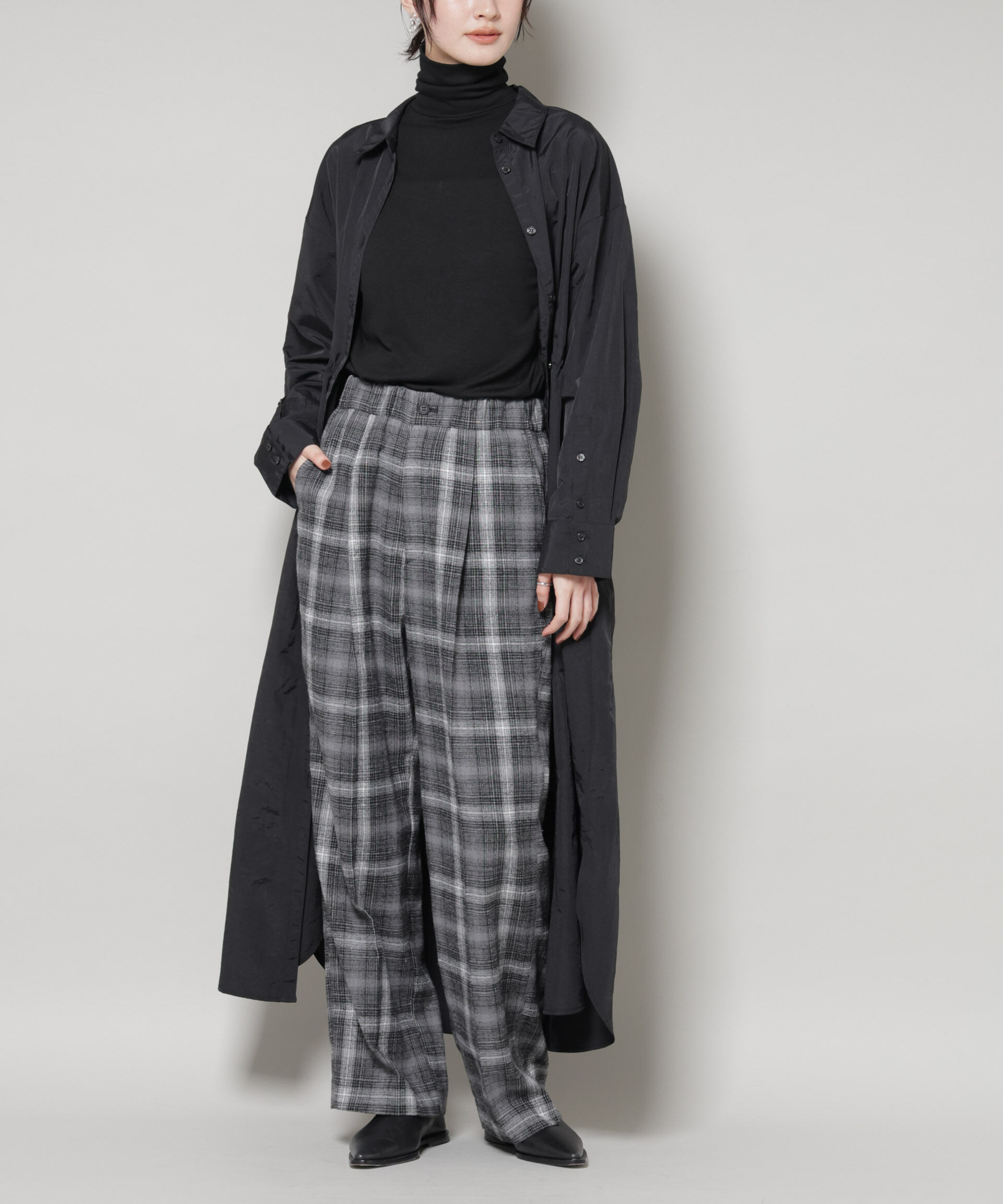 nano･universe「オンブレーチェックタックパンツ(セットアップ可)」|チノ|ブラック