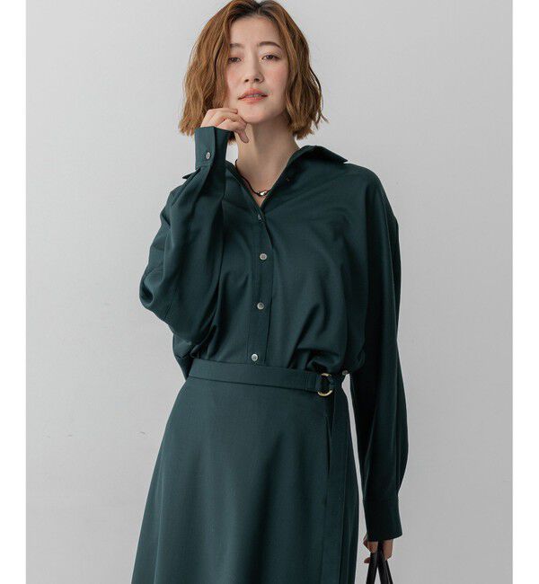 23区「【滝沢眞規子さん着用/洗える】メリノウールサテン 2WAYドルマンスリーブシャツ」|シャツ・ブラウス|グリーン系