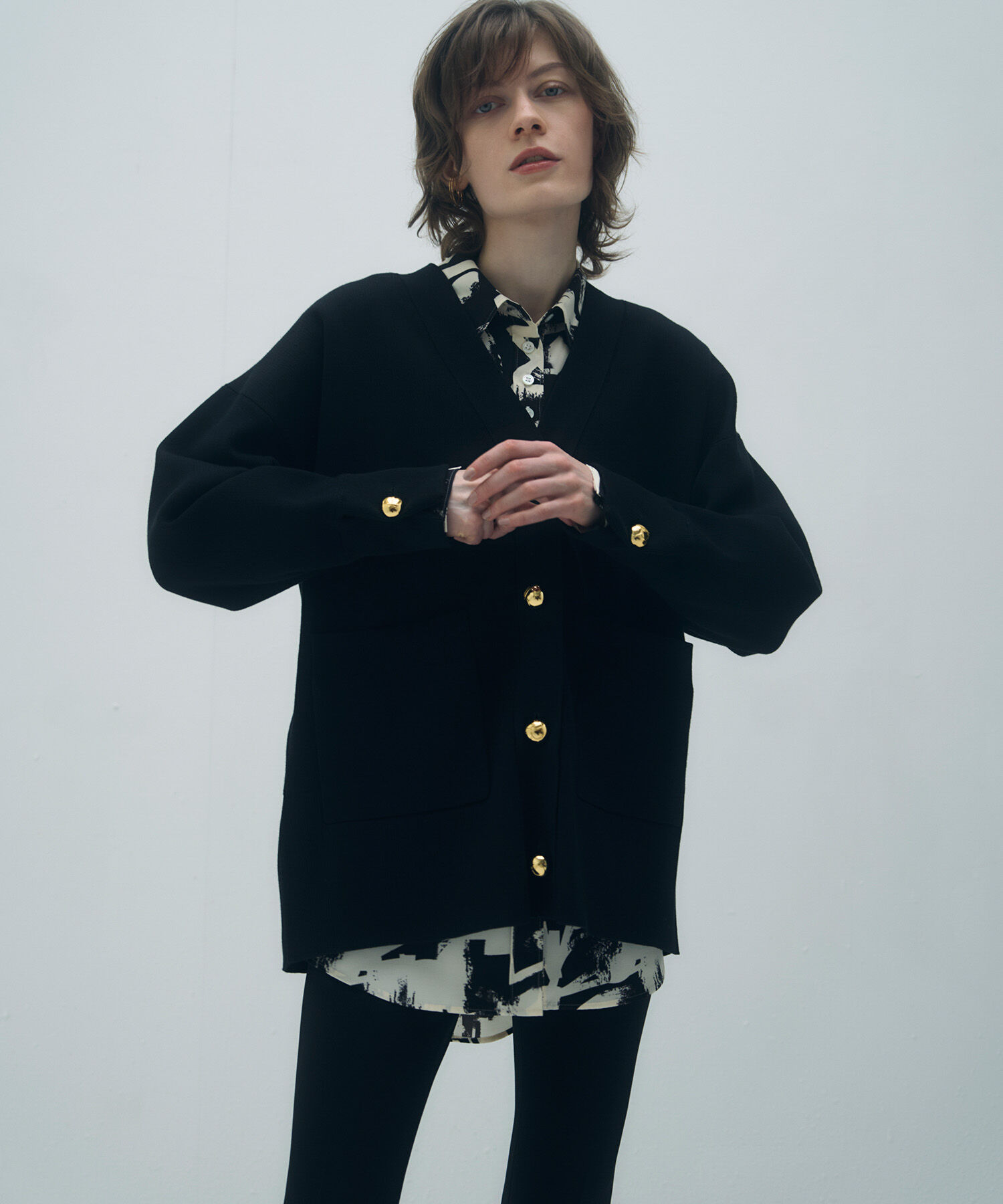 ADAM ET ROPE'「【サステナブル】ロゴボタンミドルカーディガン」|カーディガン|