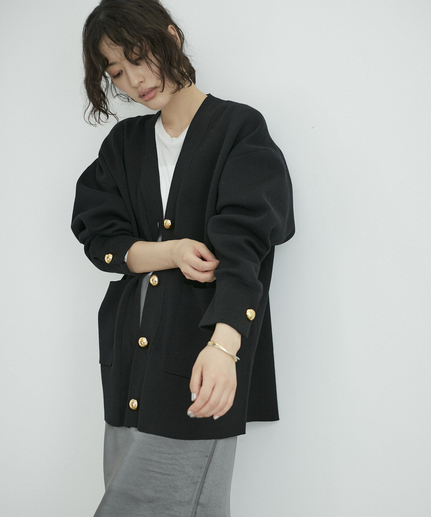 ADAM ET ROPE'「【サステナブル】ロゴボタンミドルカーディガン」|カーディガン|