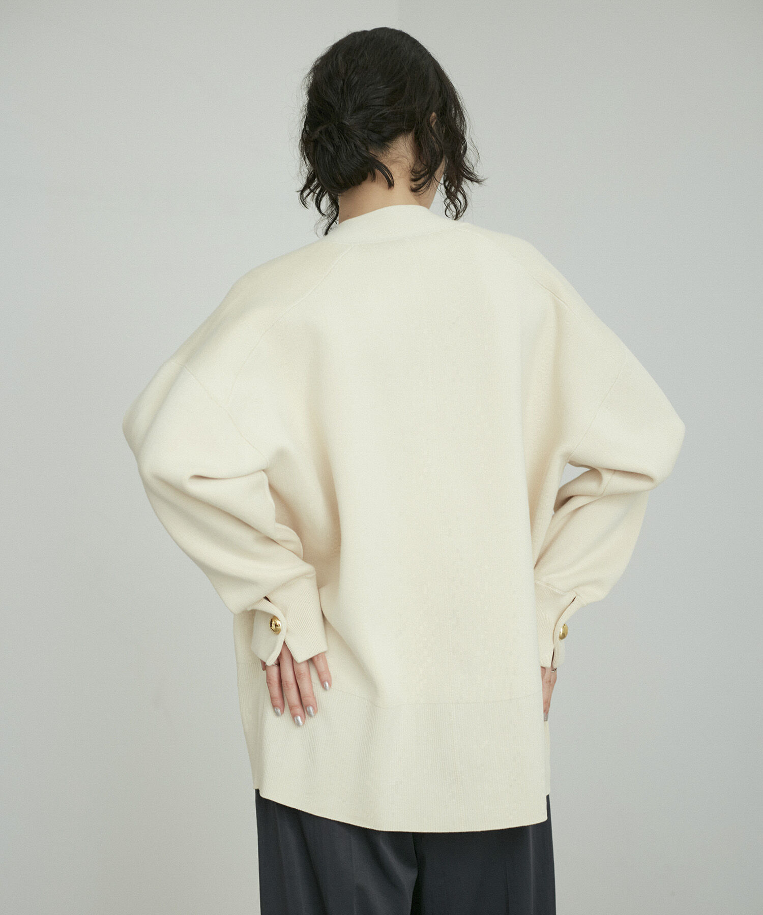 ADAM ET ROPE'「【サステナブル】ロゴボタンミドルカーディガン」|カーディガン|