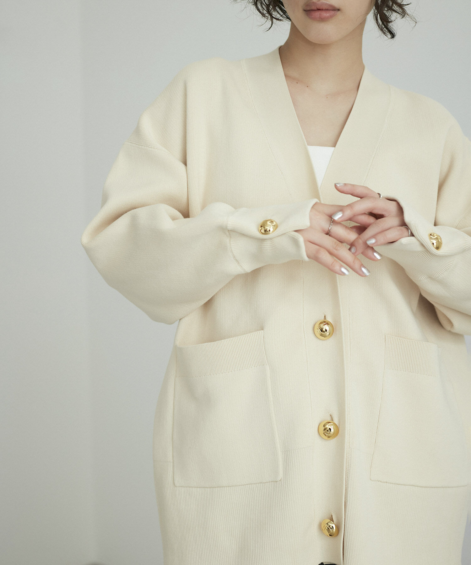 ADAM ET ROPE'「【サステナブル】ロゴボタンミドルカーディガン」|カーディガン|