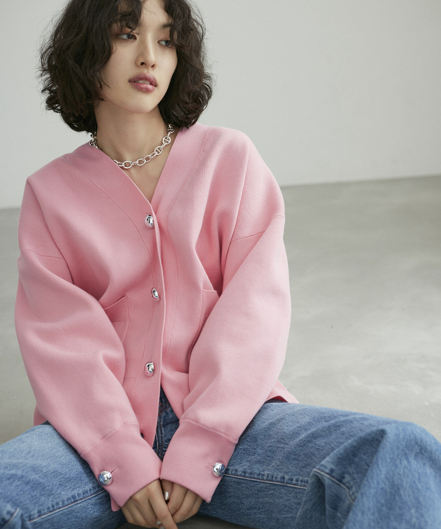 ADAM ET ROPE'「【サステナブル】ロゴボタンミドルカーディガン」|カーディガン|