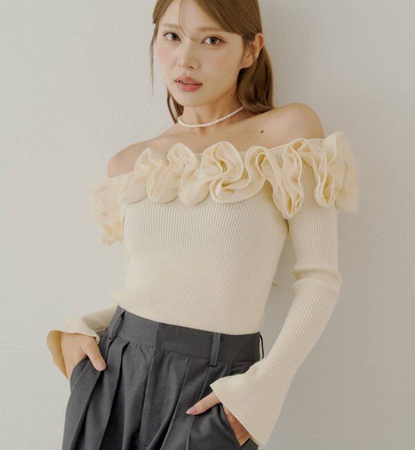  「【SALON by Chico】2wayフリルデザインオフショルニット」|ニット・セーター|