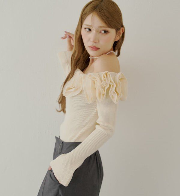  「【SALON by Chico】2wayフリルデザインオフショルニット」|ニット・セーター|