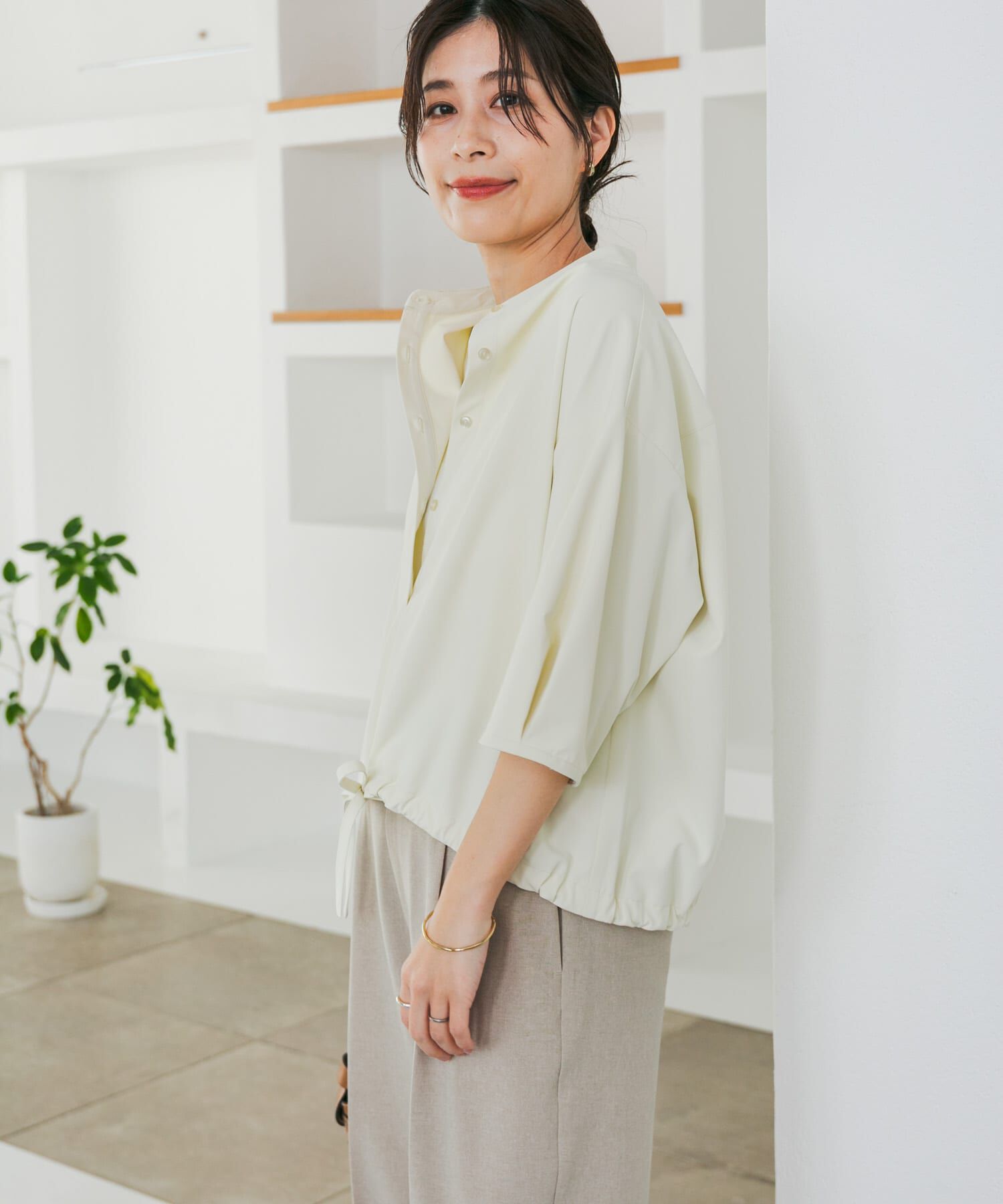 URBAN RESEARCH DOORS「『仁村紗和さん着用』『UR TECH』サマシェアドロストブラウス」|シャツ・ブラウス|