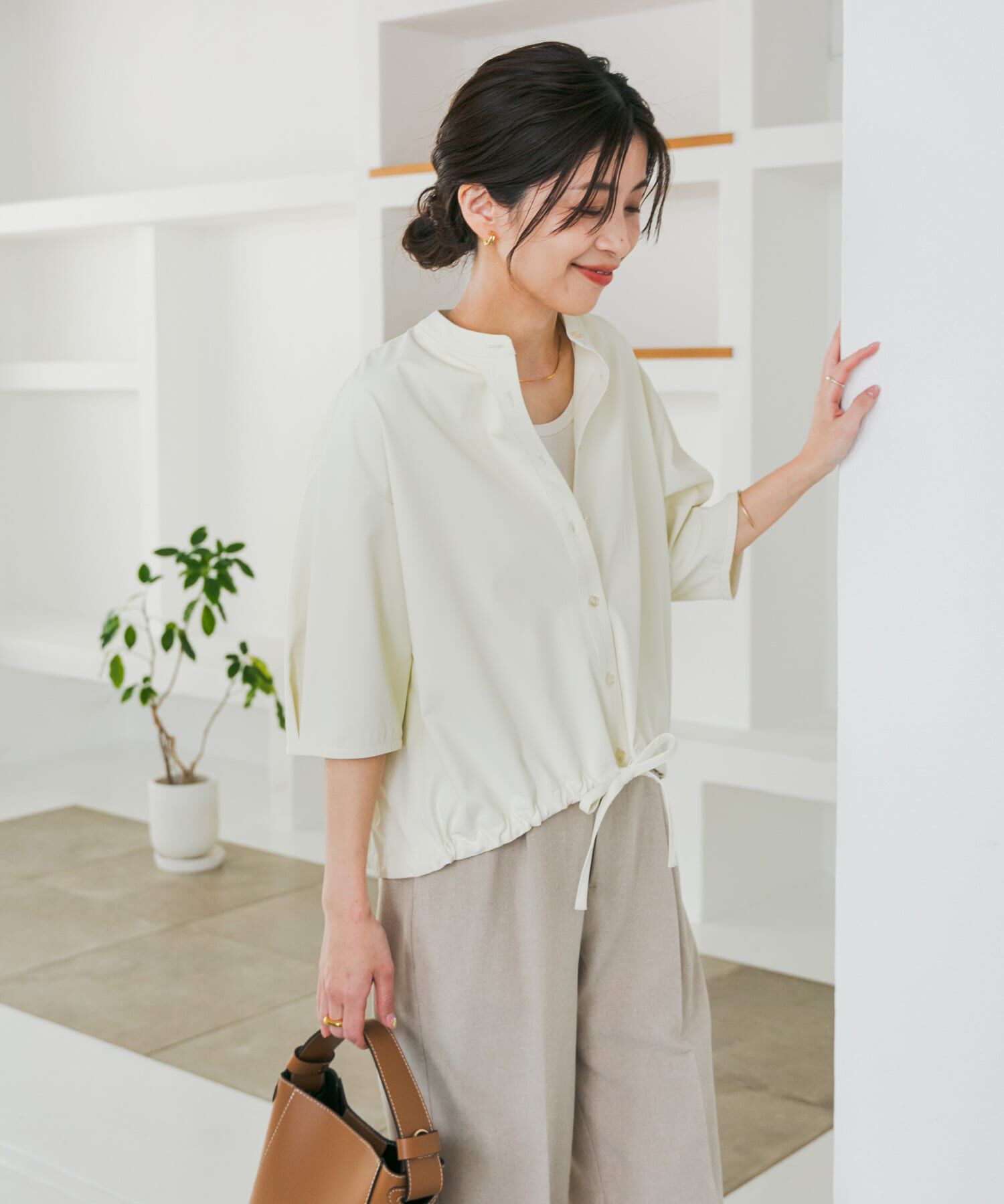 URBAN RESEARCH DOORS「『仁村紗和さん着用』『UR TECH』サマシェアドロストブラウス」|シャツ・ブラウス|