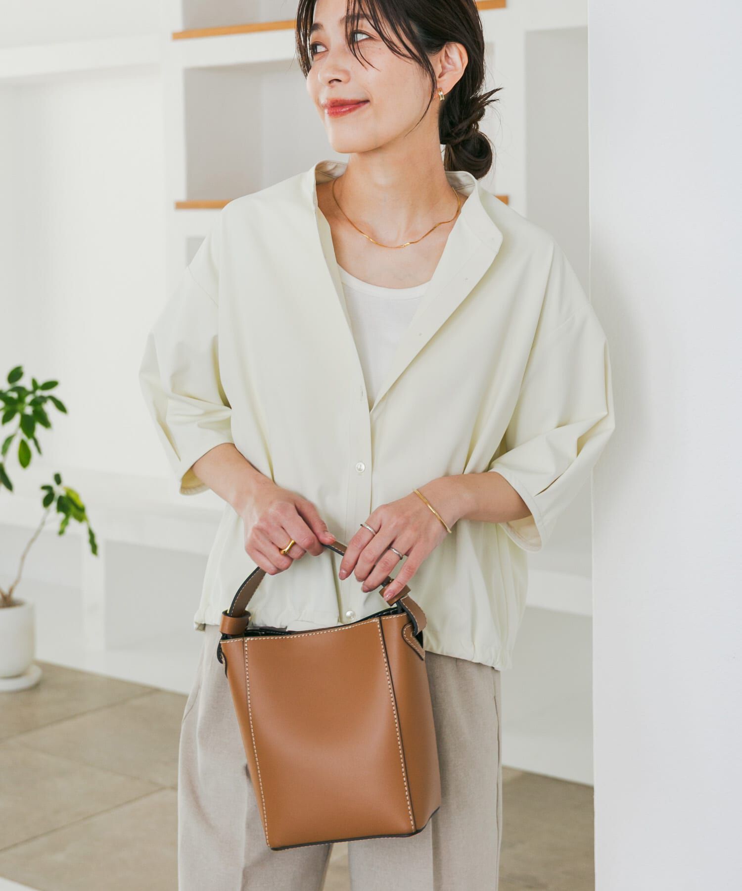 URBAN RESEARCH DOORS「『仁村紗和さん着用』『UR TECH』サマシェアドロストブラウス」|シャツ・ブラウス|