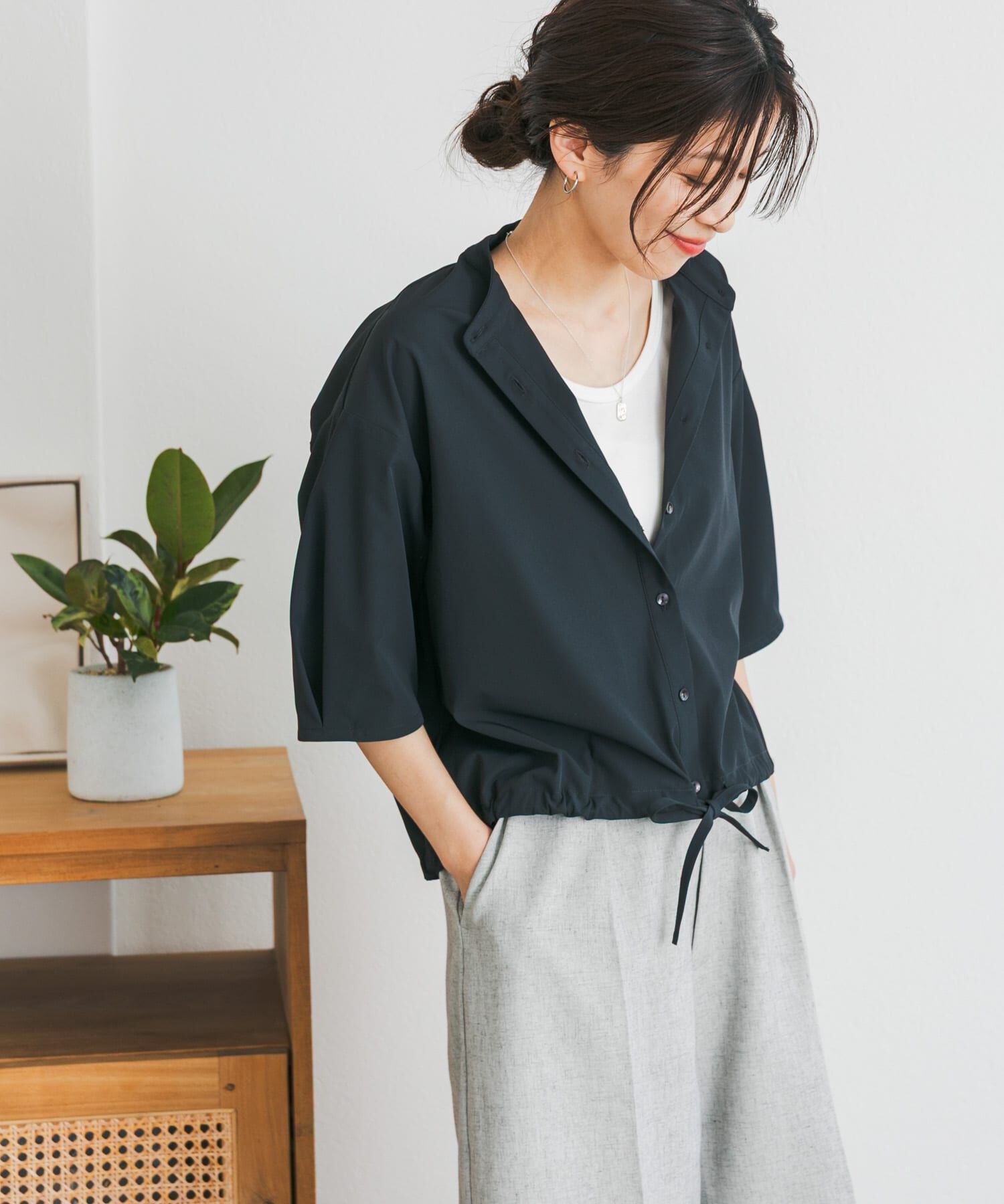 URBAN RESEARCH DOORS「『仁村紗和さん着用』『UR TECH』サマシェアドロストブラウス」|シャツ・ブラウス|