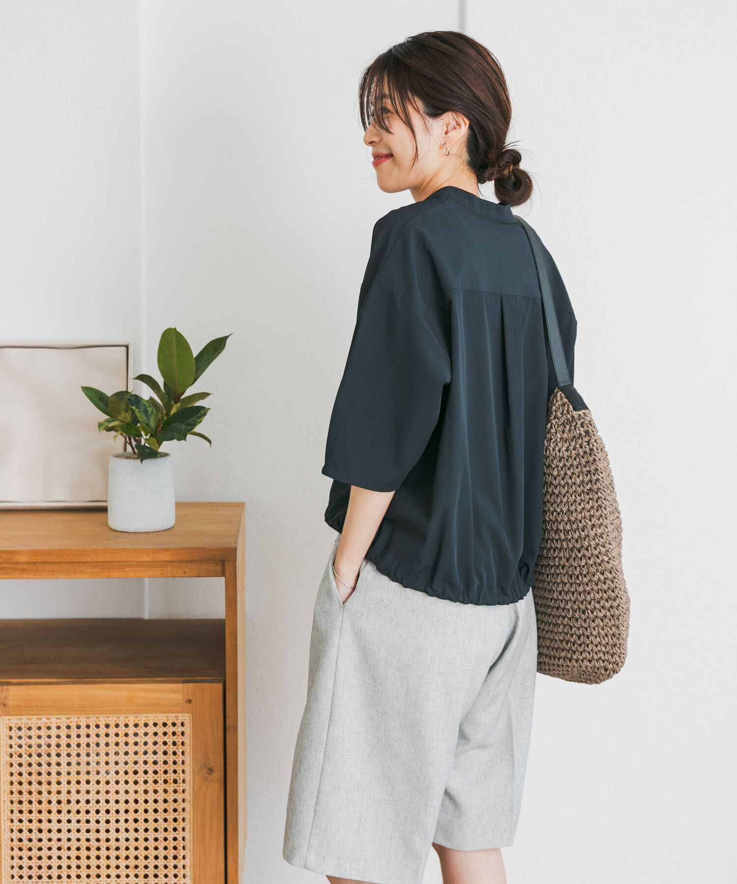 URBAN RESEARCH DOORS「『仁村紗和さん着用』『UR TECH』サマシェアドロストブラウス」|シャツ・ブラウス|