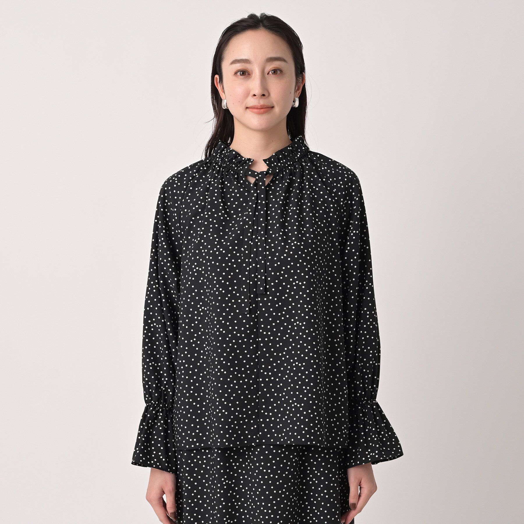 UNTITLED「ランダムドットブラウス」|シャツ・ブラウス|