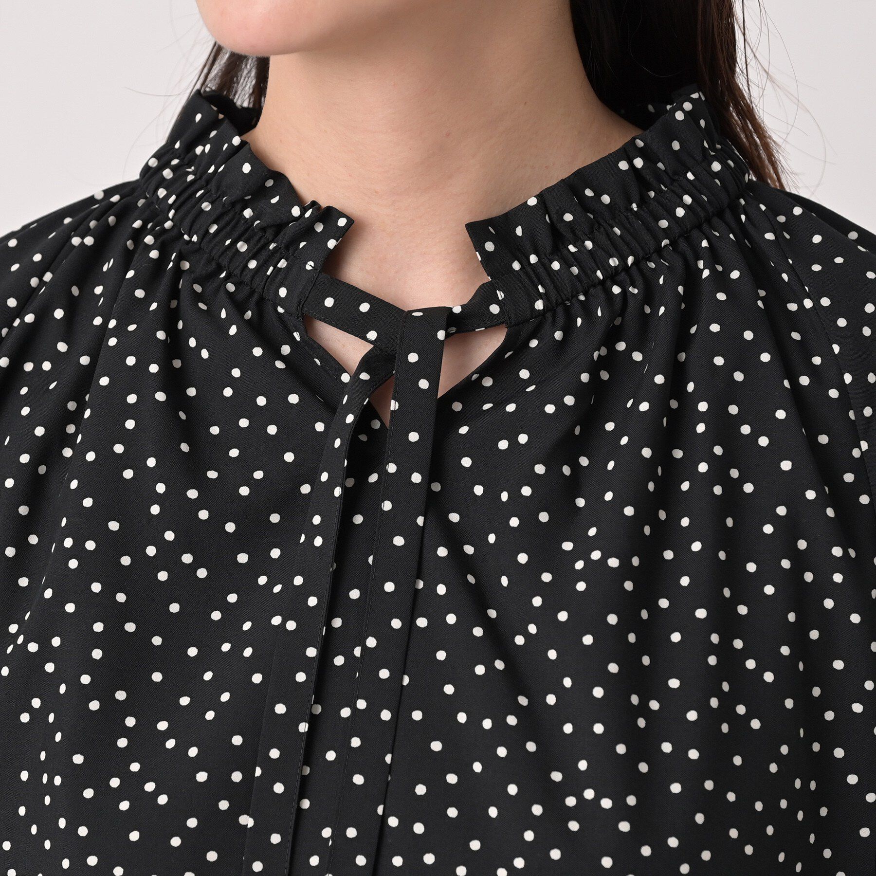 UNTITLED「ランダムドットブラウス」|シャツ・ブラウス|