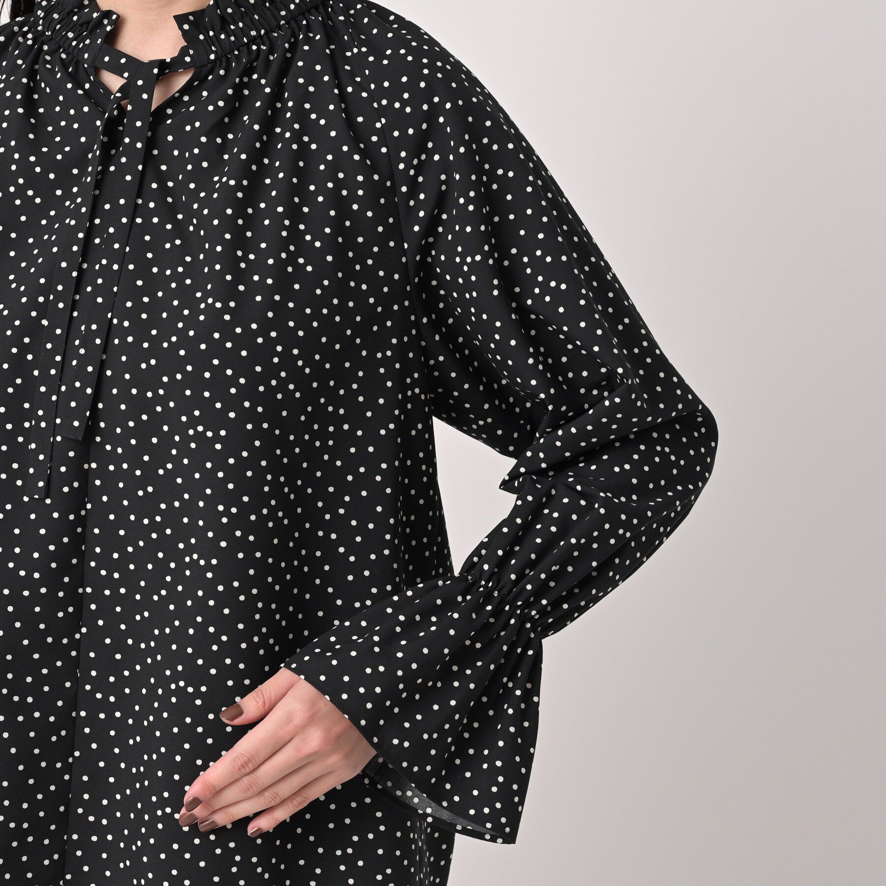 UNTITLED「ランダムドットブラウス」|シャツ・ブラウス|