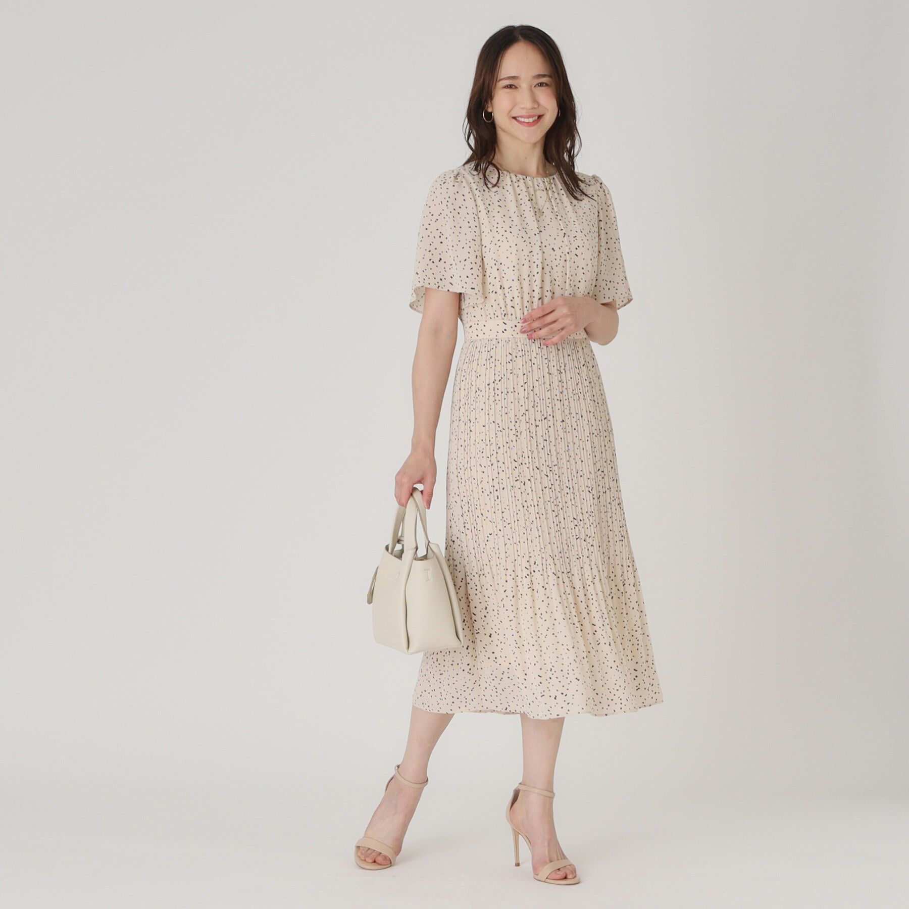 COUP DE CHANCE「【洗える／プリーツ加工】ランダムドットのプリーツワンピース」|ワンピース|グレージュ(150)
