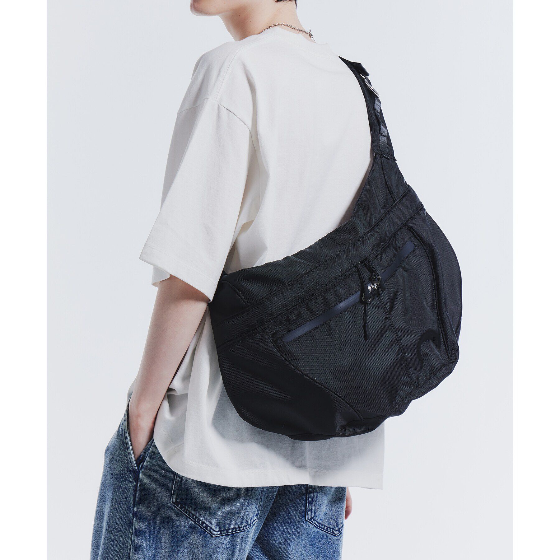 tk.TAKEO KIKUCHI「ラウンドビッグショルダーバッグ」|ショルダー・メッセンジャー|ブラック(219)