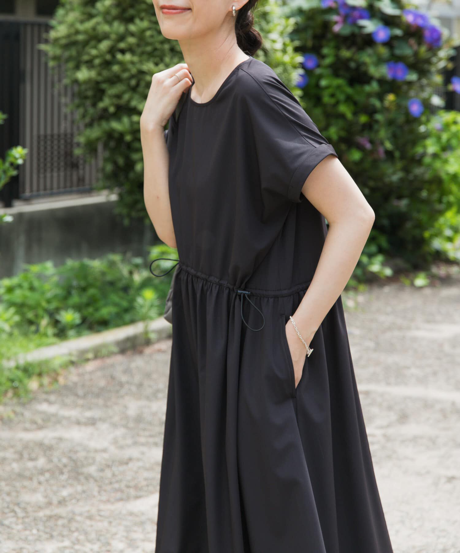 URBAN RESEARCH DOORS「『UR TECH』サマシェアウエストドロストワンピース」|ワンピース|