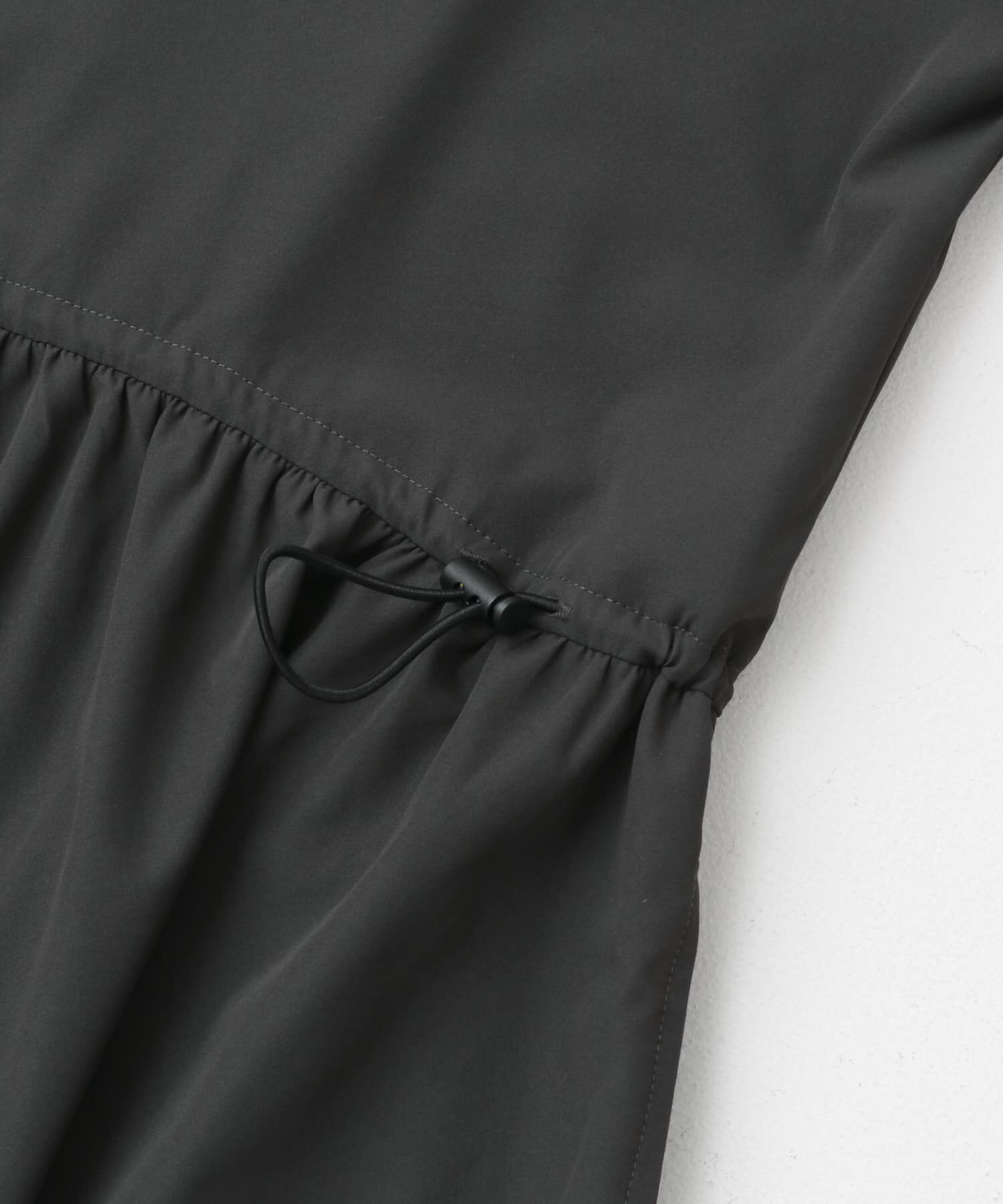 URBAN RESEARCH DOORS「『UR TECH』サマシェアウエストドロストワンピース」|ワンピース|