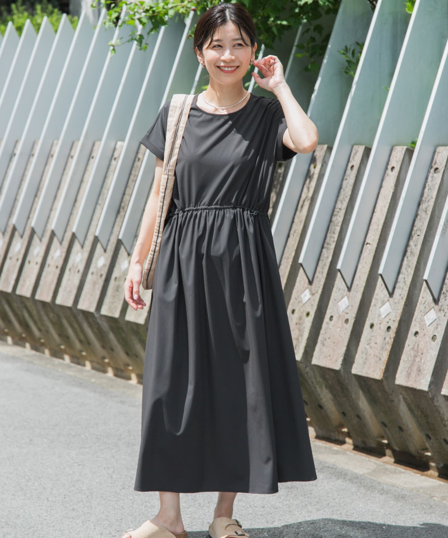 URBAN RESEARCH DOORS「『UR TECH』サマシェアウエストドロストワンピース」|ワンピース|