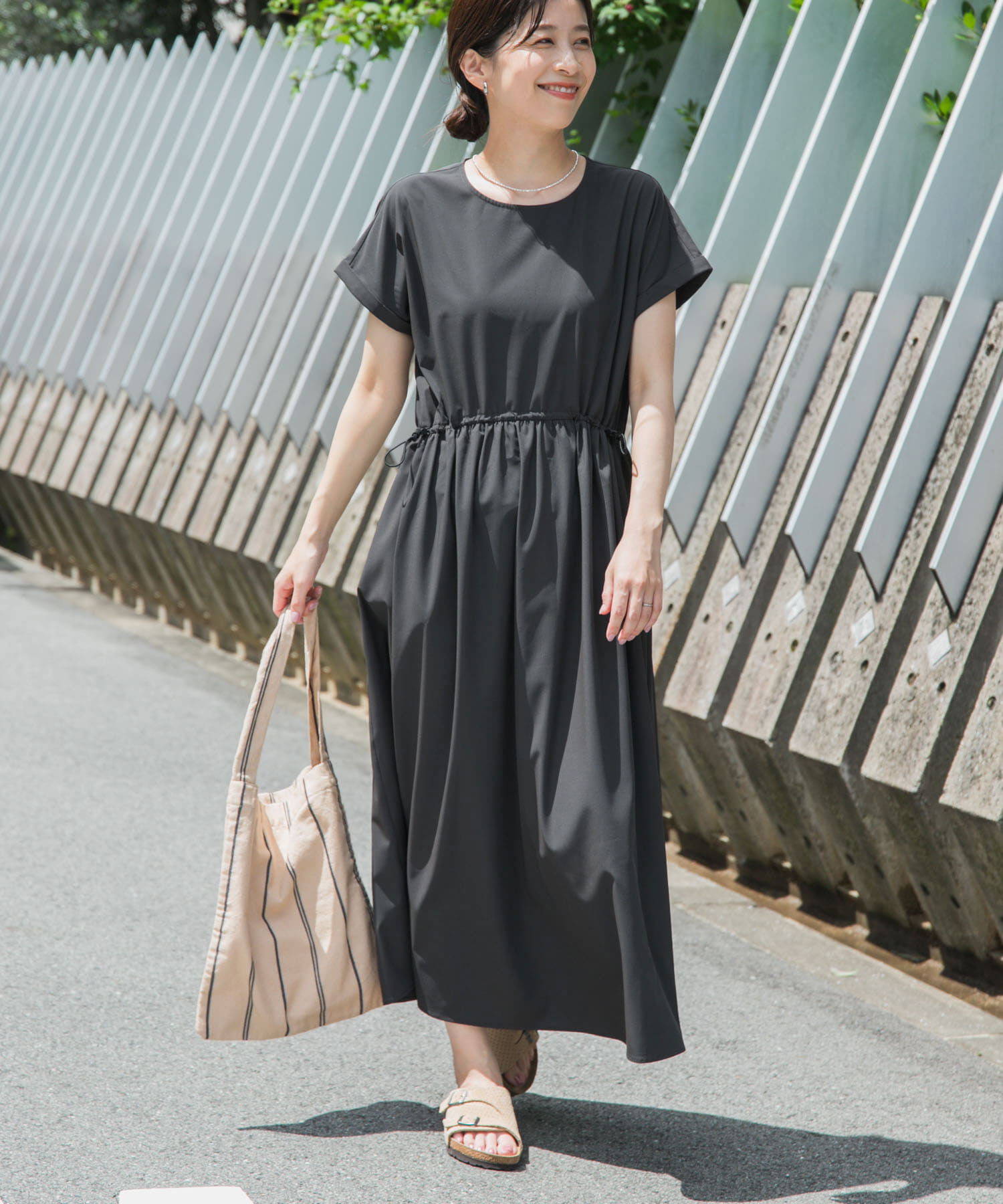 URBAN RESEARCH DOORS「『UR TECH』サマシェアウエストドロストワンピース」|ワンピース|