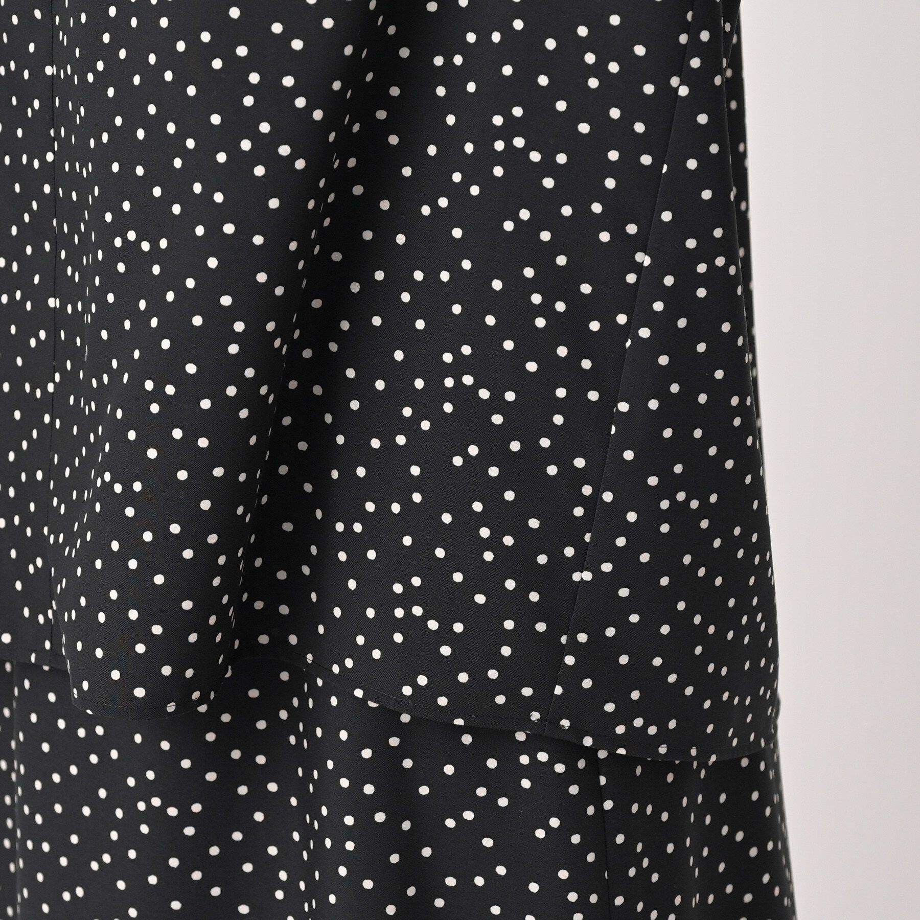 UNTITLED「ランダムドットブラウス」|シャツ・ブラウス|