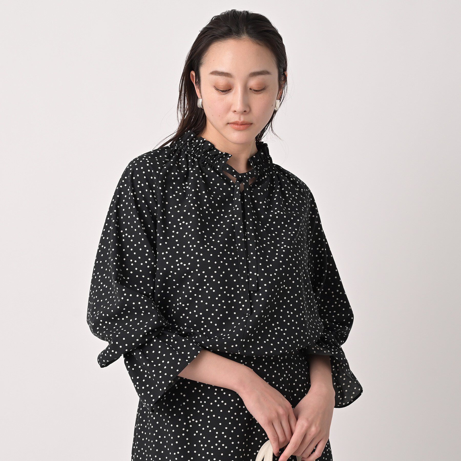 UNTITLED「ランダムドットブラウス」|シャツ・ブラウス|