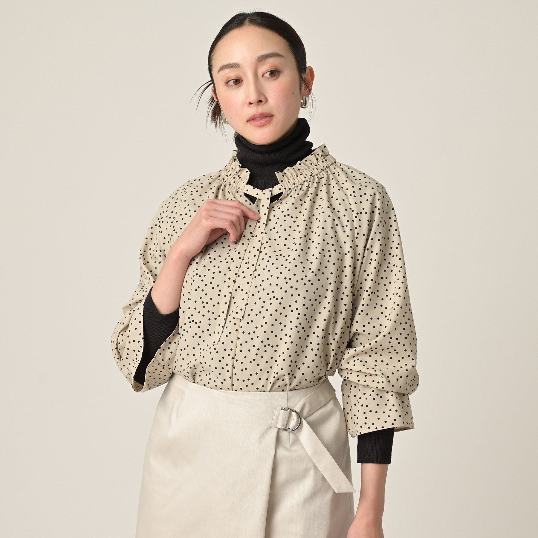 UNTITLED「ランダムドットブラウス」|シャツ・ブラウス|