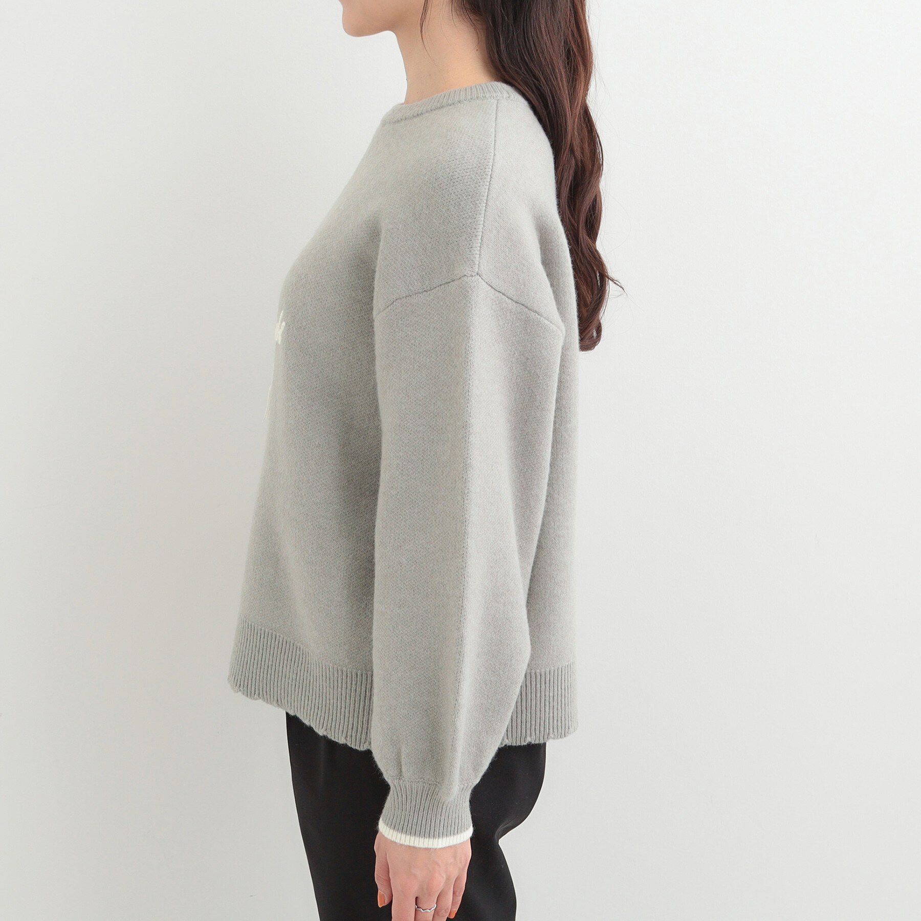 SHOO･LA･RUE「【洗濯機可/S-LL】裾スカラップが差がつく コード刺繍ロゴニット」|ニット・セーター|