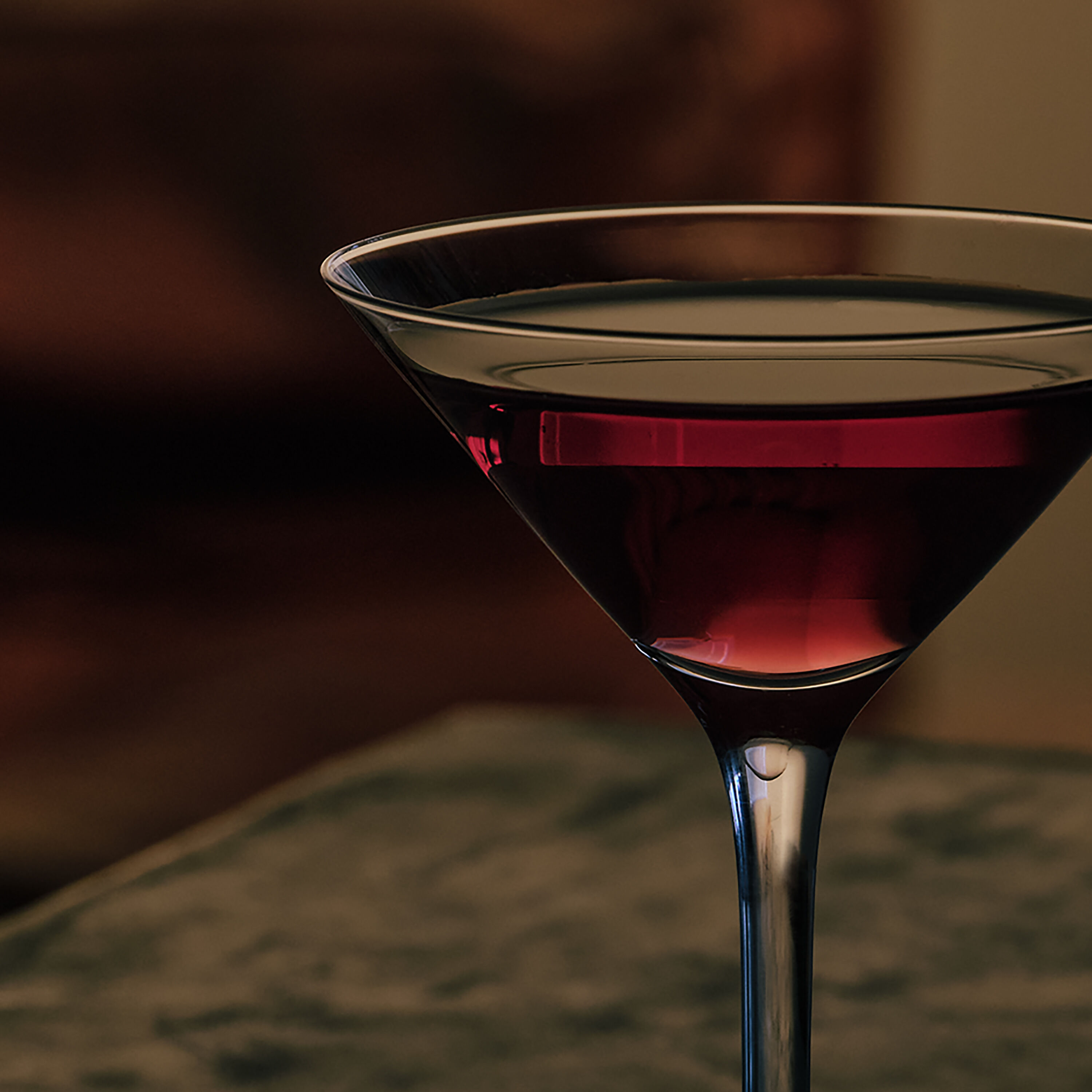 アットアロマ「スキンオンフレグランス リュクスノアール」|アロマ・ルームフレグランス|