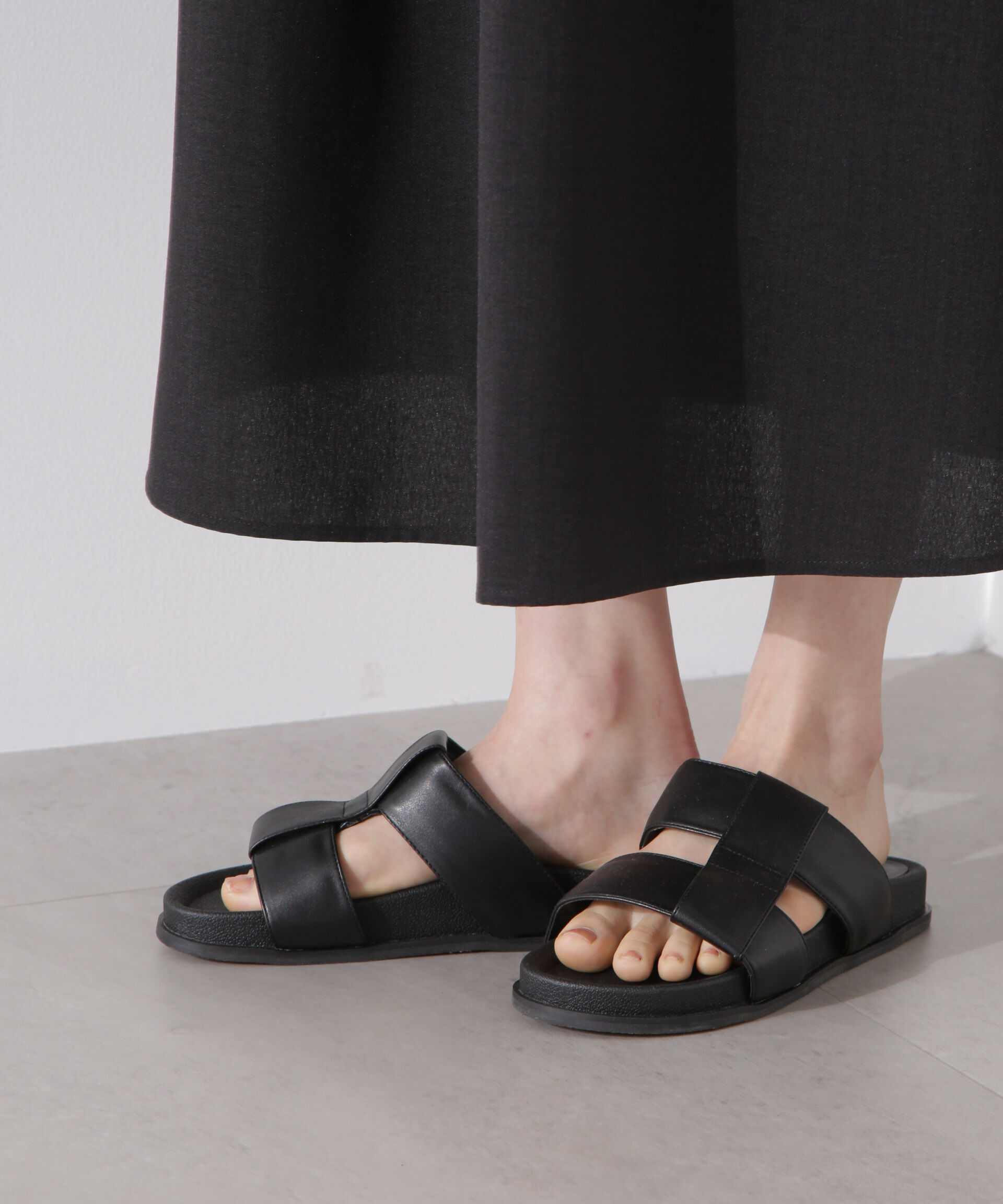 nano･universe「パディングフラットサンダル」|サンダル|ブラック