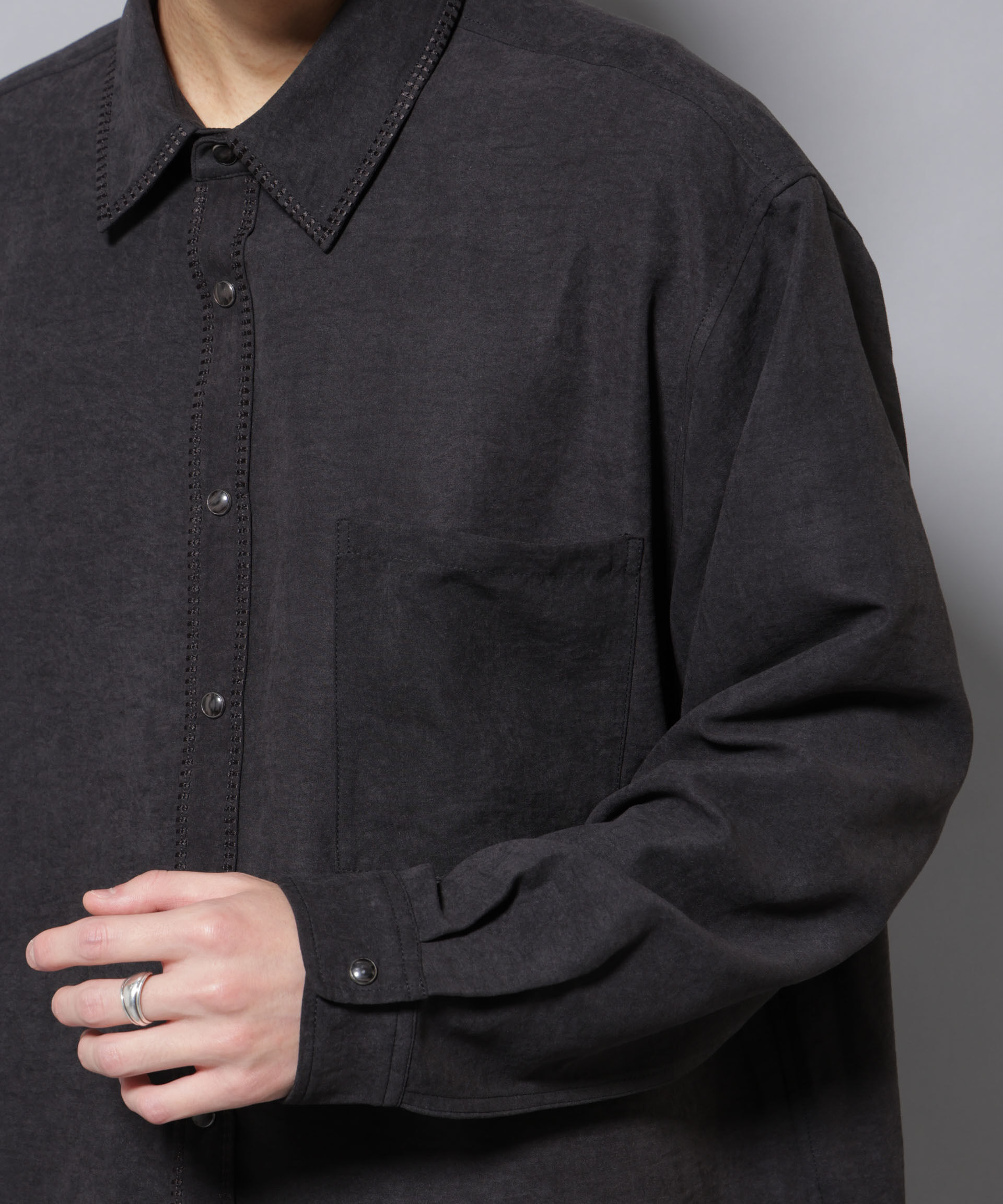 nano･universe「エンブロイダリーフェイクスウェードシャツ」|シャツ・ブラウス|