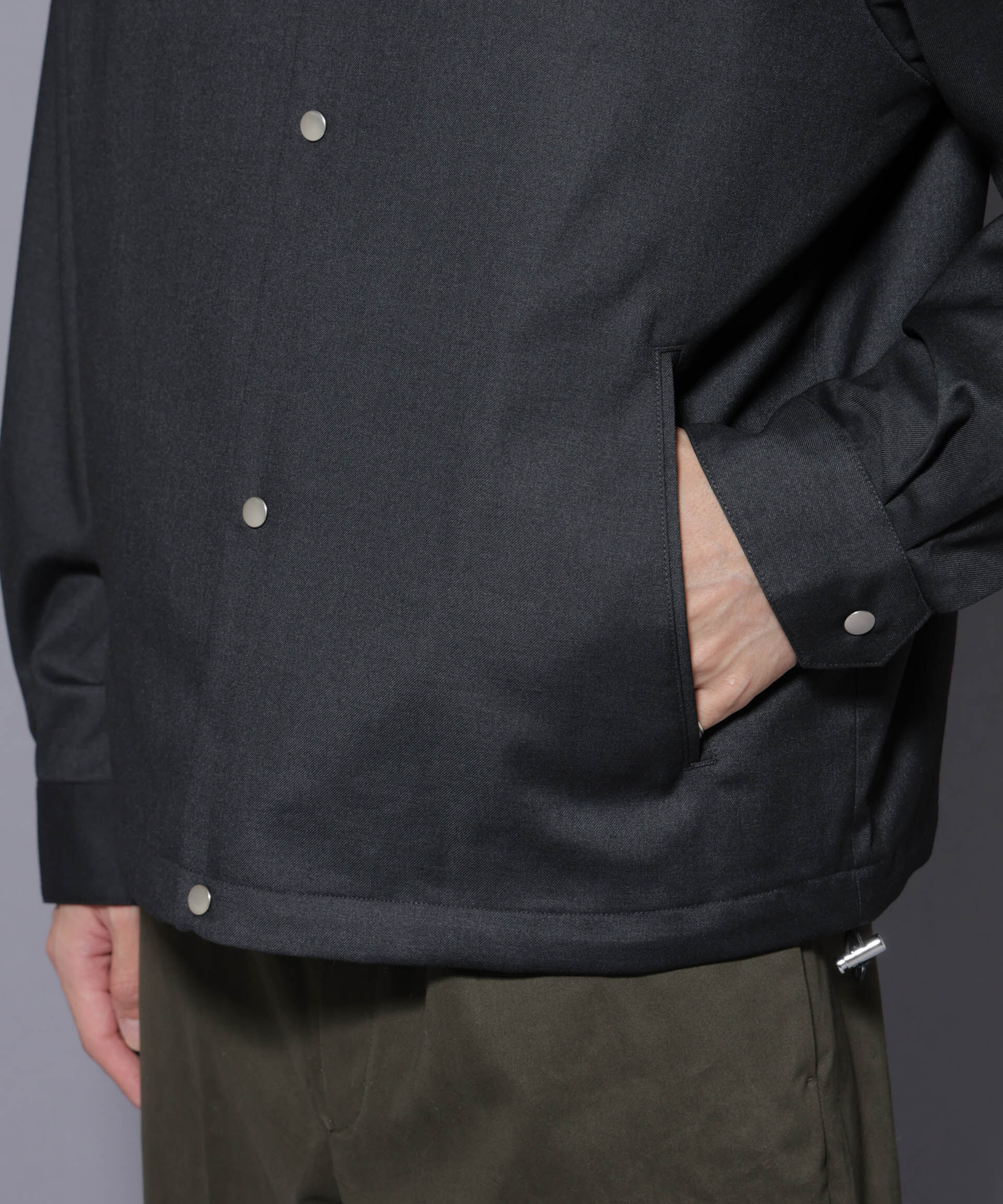 nano･universe「DELEGANTE エアリーサキソニーコーチジャケット」|ブルゾン・スタジャン|