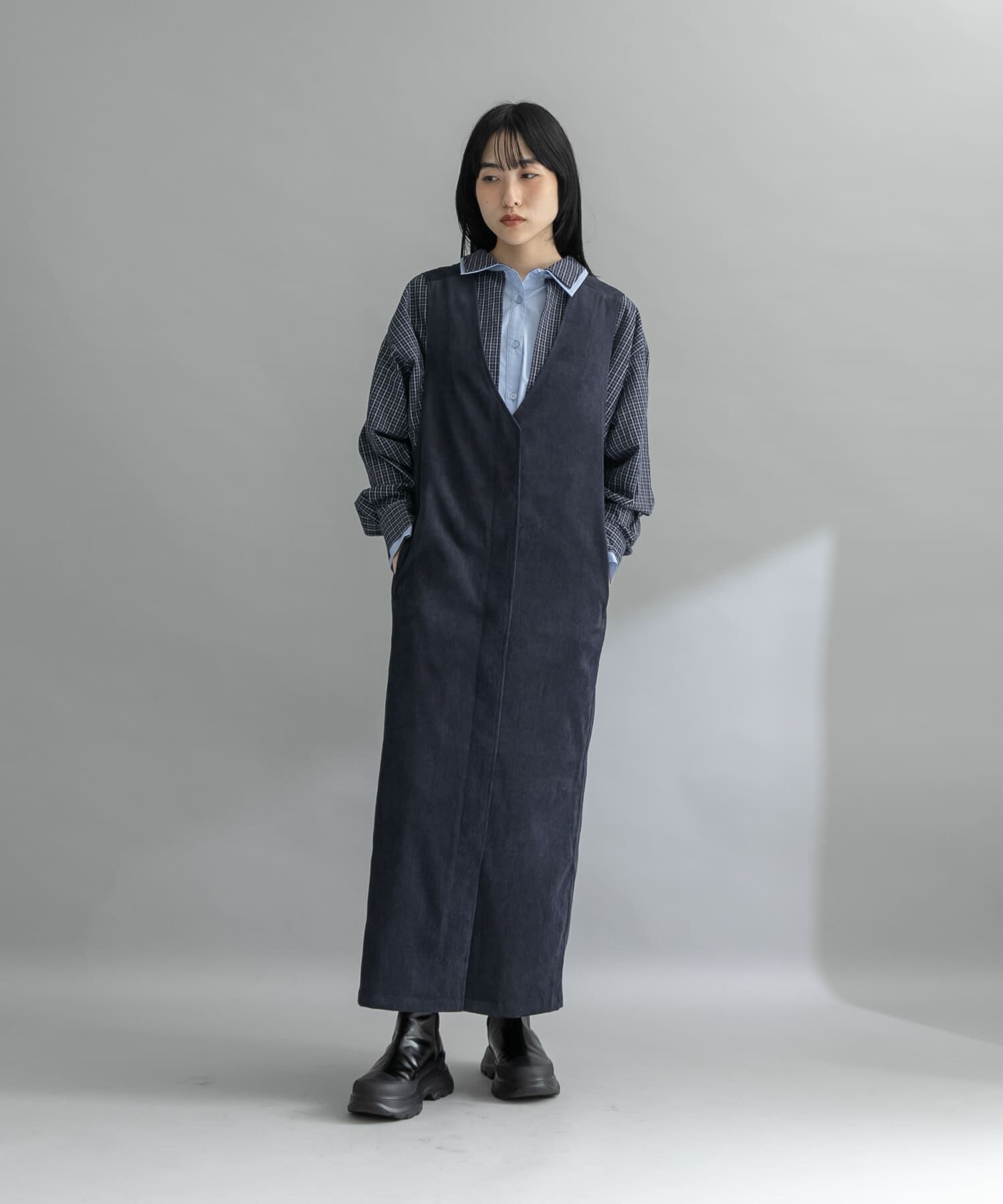  「『WEB限定』コーデュロイクロスジャンパースカート」|ワンピース|ネイビー