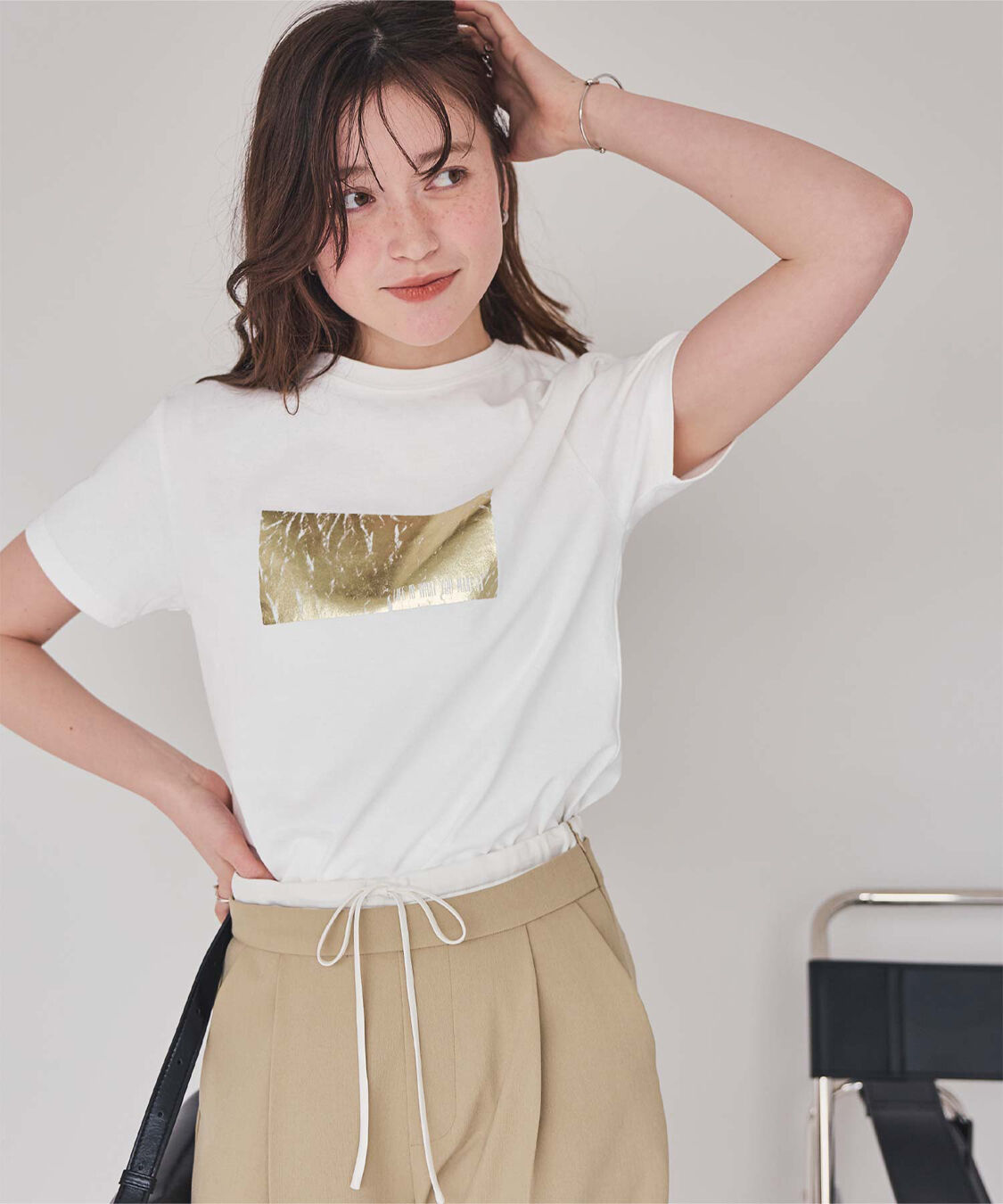 titivate「箔プリントコンパクトTシャツ」|Tシャツ・カットソー|ｵﾌﾎﾜｲﾄ/ｺﾞｰﾙﾄﾞ