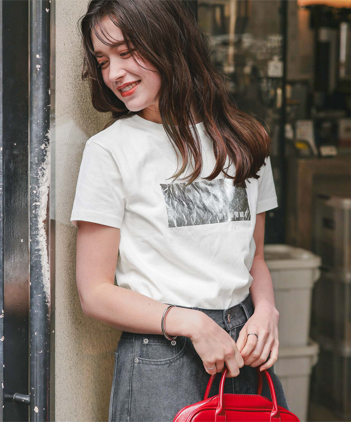 titivate「箔プリントコンパクトTシャツ」|Tシャツ・カットソー|ｵﾌﾎﾜｲﾄ/ｼﾙﾊﾞｰ