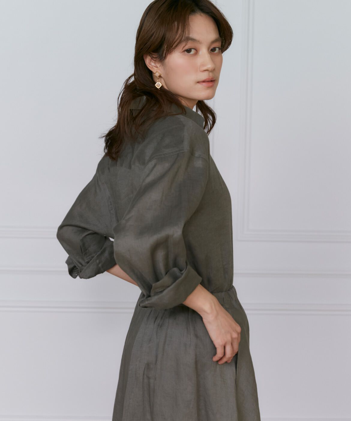 INED「リネンレギュラーカラーシャツ」|シャツ・ブラウス|カーキ3